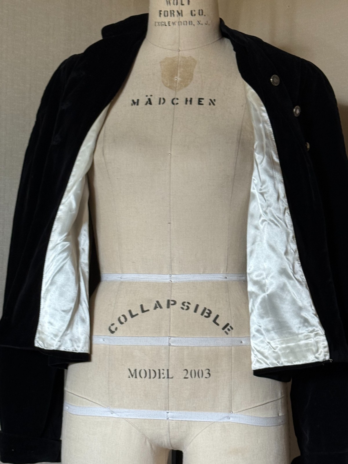 Vtg MCM 1940s /50s BLACK VELVET JACKET w/ WHITE SATIN LINING, CLASSIC TAILORED!!