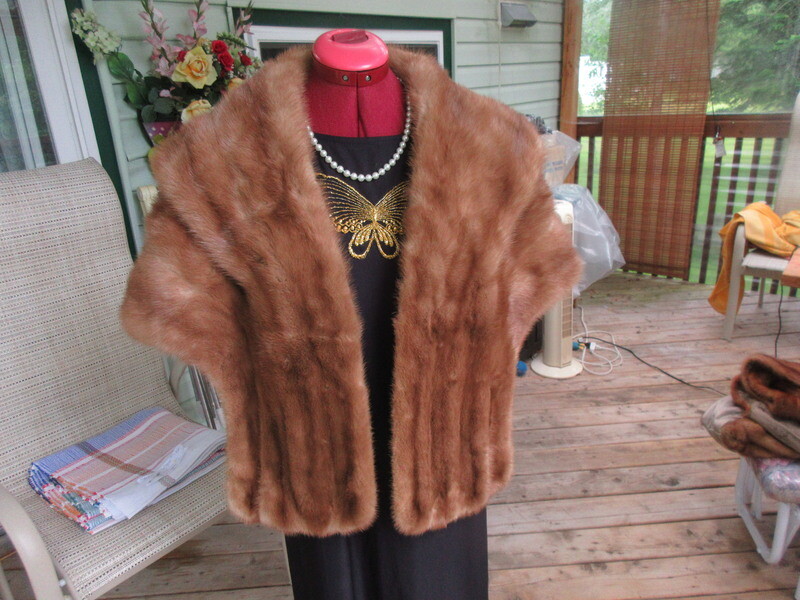 #B1 blond mink fur stole wrap 57″ in long 15.5″ in center back 9″ inches side