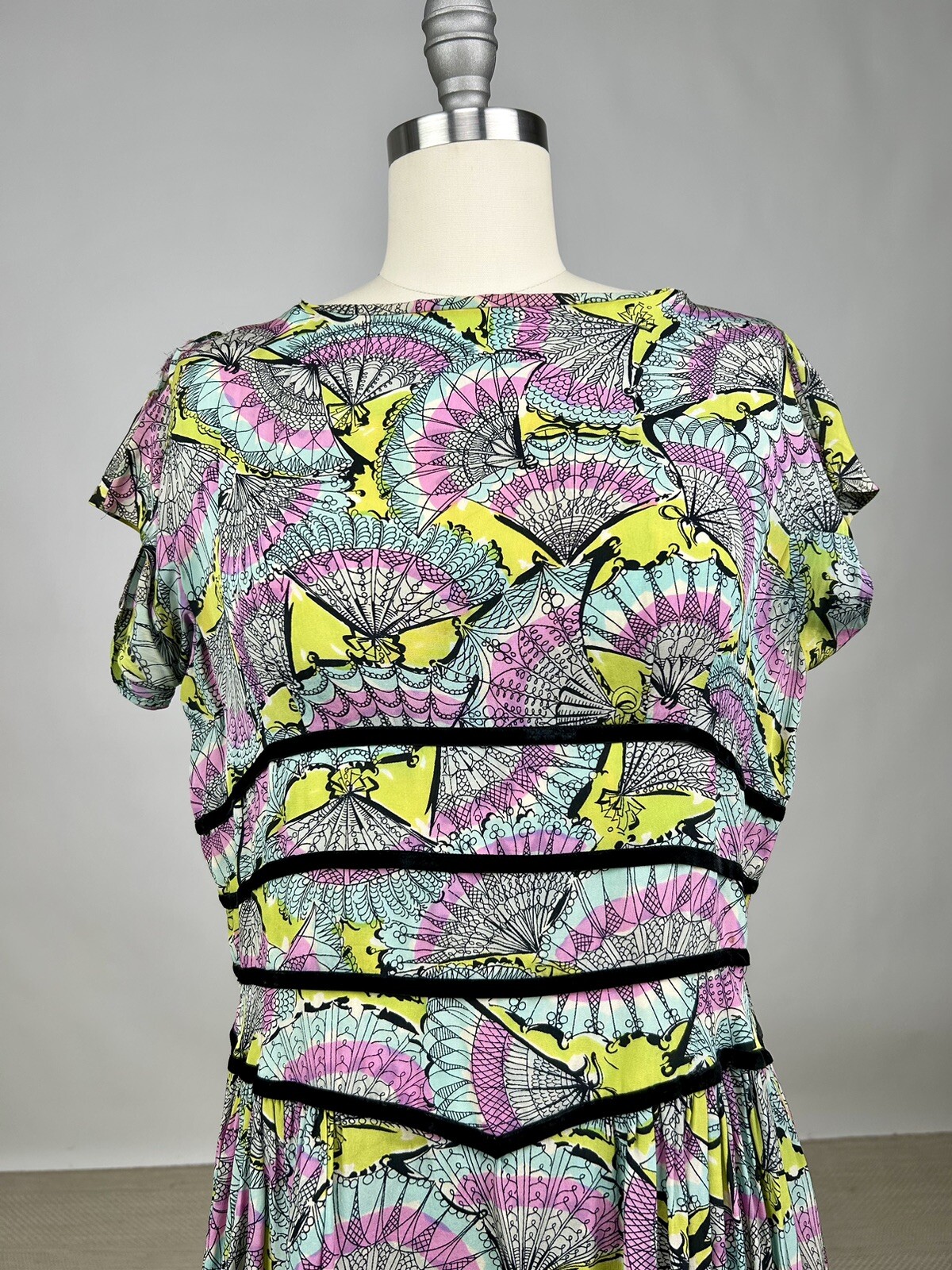 Vintage 1940s Silk Novelty Fan Print Dress Blue Pink Green Black Velvet Ribbons
