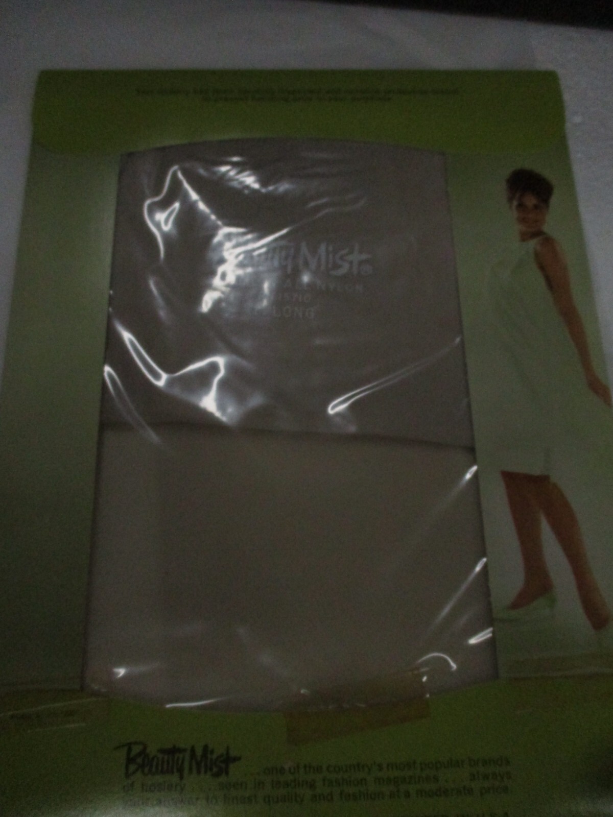 1PR VINTAGE BEAUTY MIST RHT SHEER MICRO MESH NYLON STOCKINGS SIZE 11 LONG WHITE