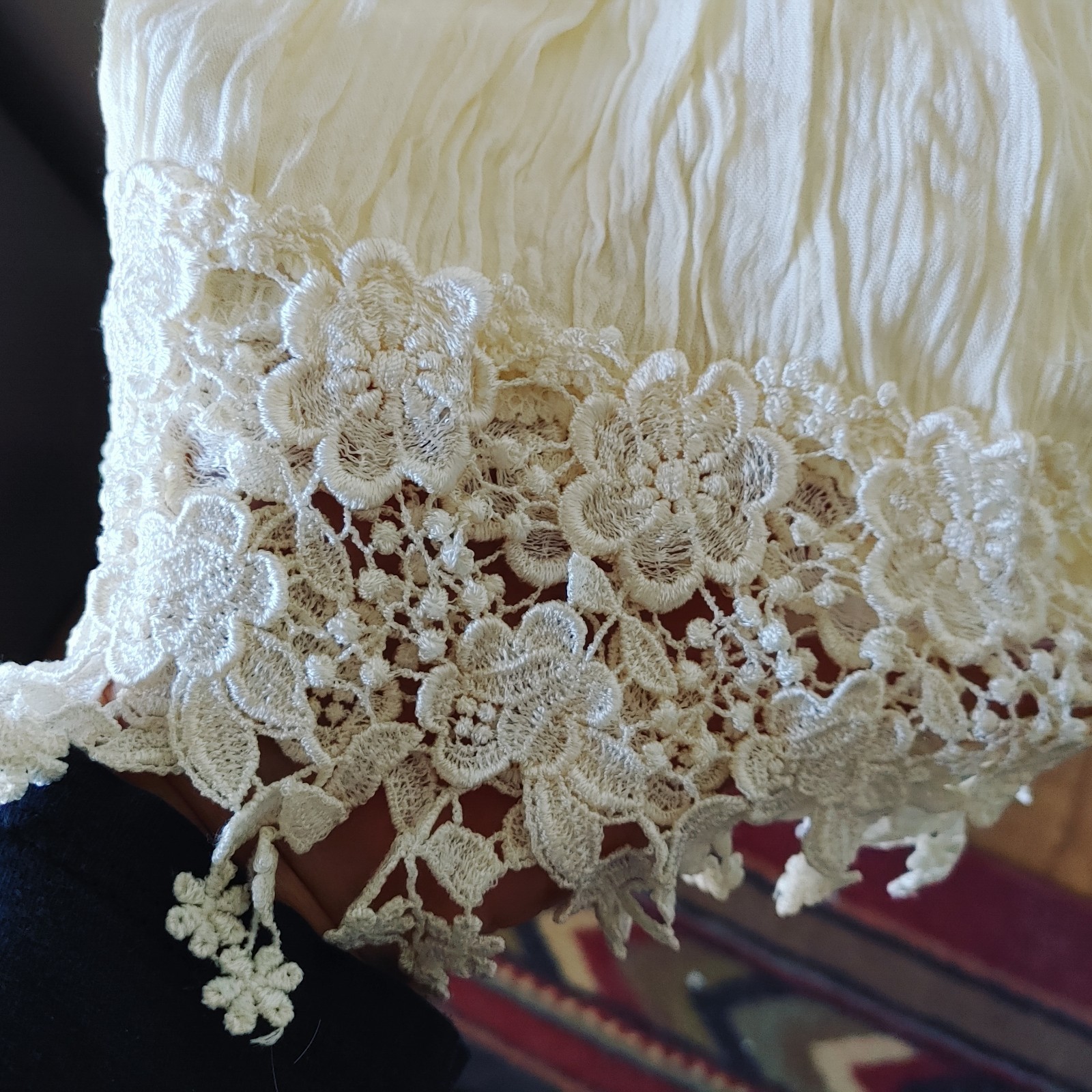 Magnet Art Lynn Yang Ivory White Crinkle Skirt with Applique Detail One Size