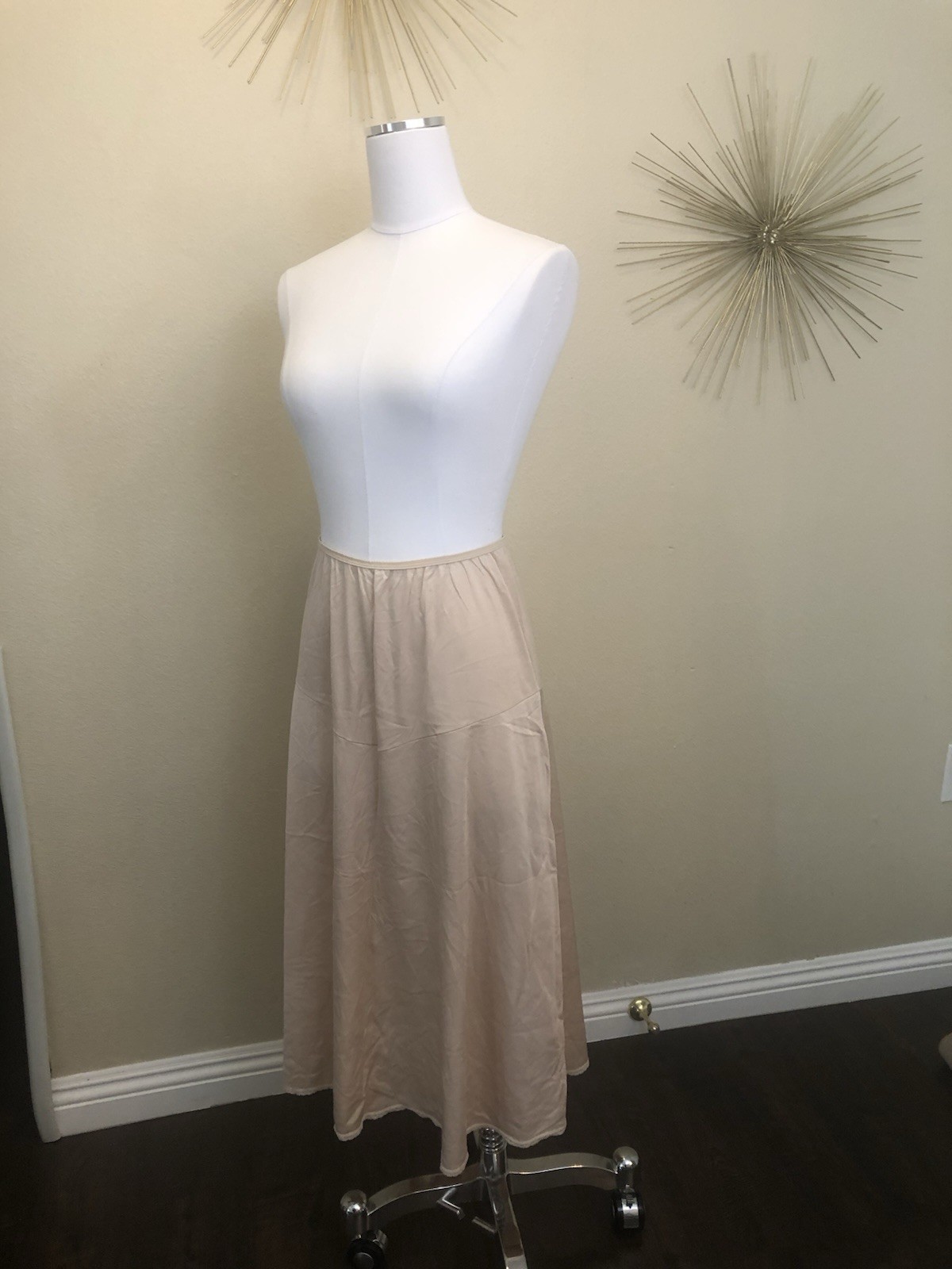 Vintage 1970s Cream Color Skirt Slip Undergarment Lingerie Nylon Waist 28-38”