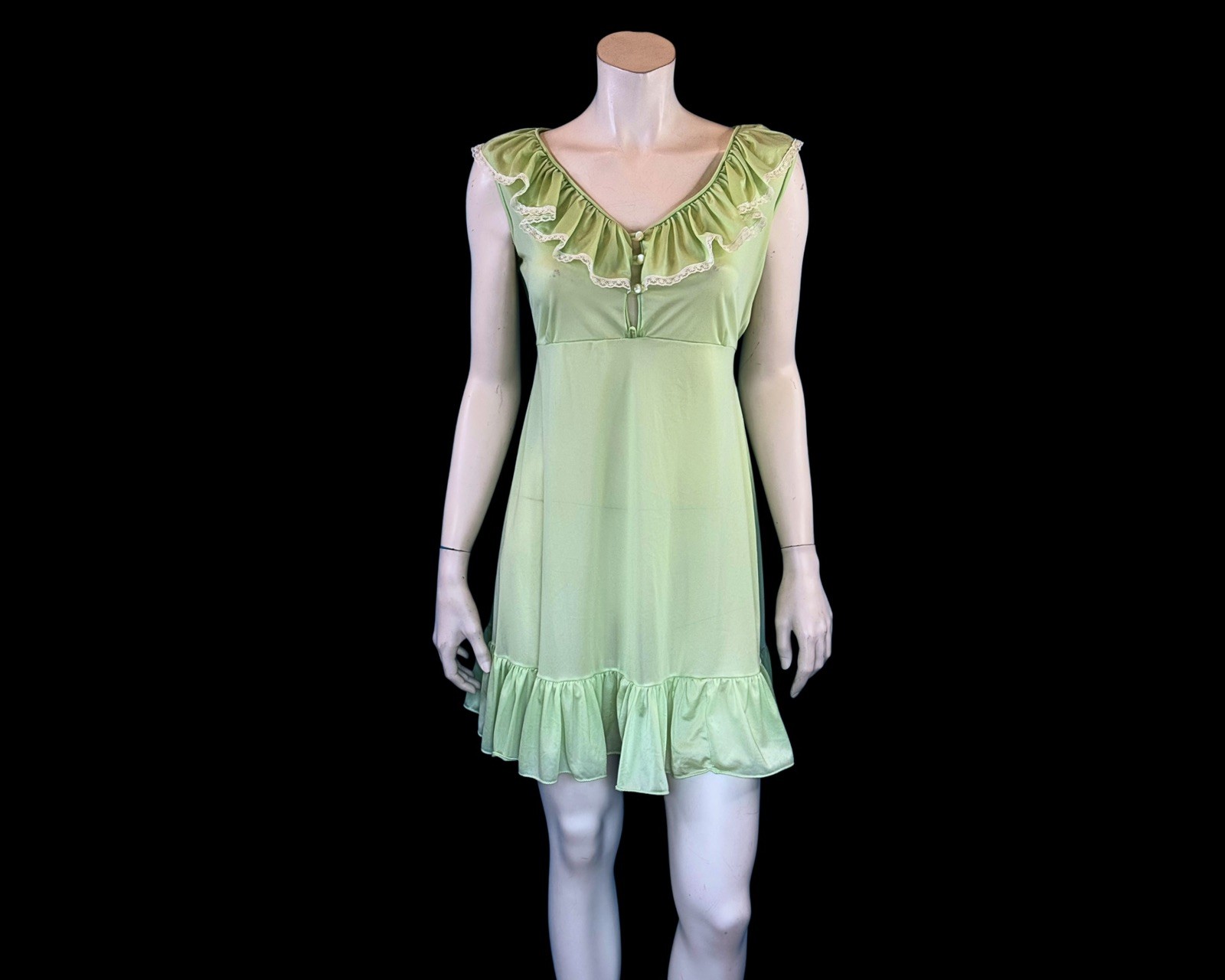 70s Pastel Pistachio Green Babydoll Nightgown with Ruffles and Lace | S M