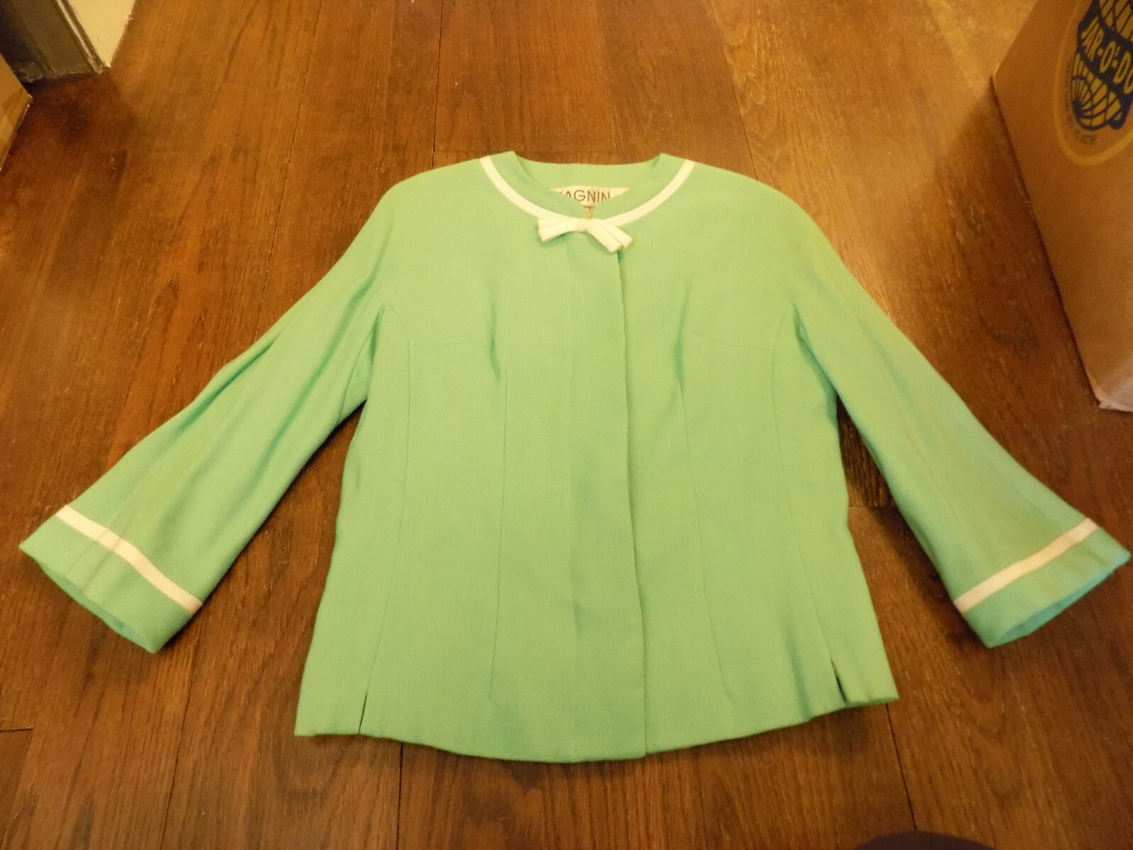 I.magnin & Co Jacket light Green White Piping & Bow ADORABLE Vtg Retro 1960s 60s