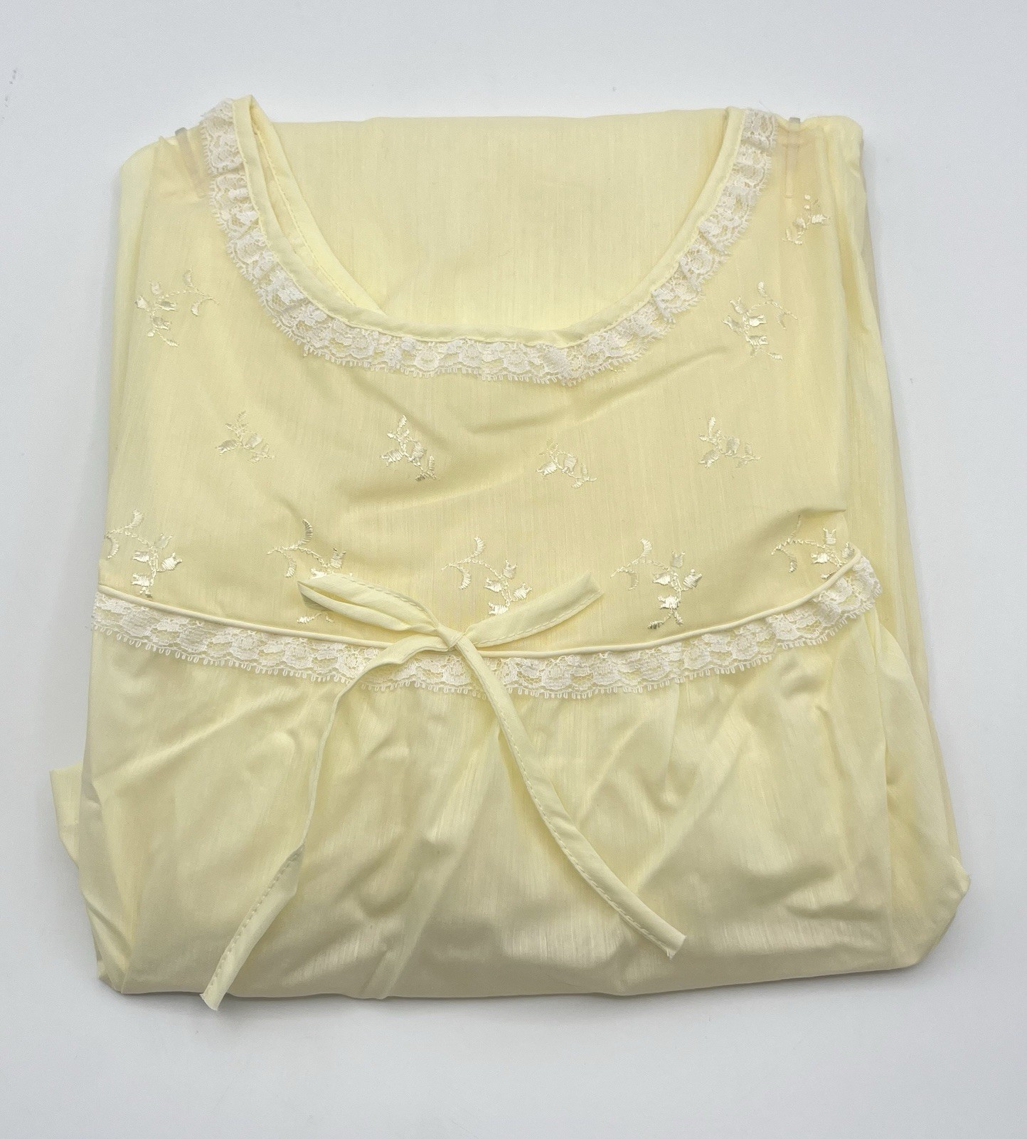 Vintage 60s Grants ISIS Yellow Babydoll Nightgown Floral Embroidery Size Medium