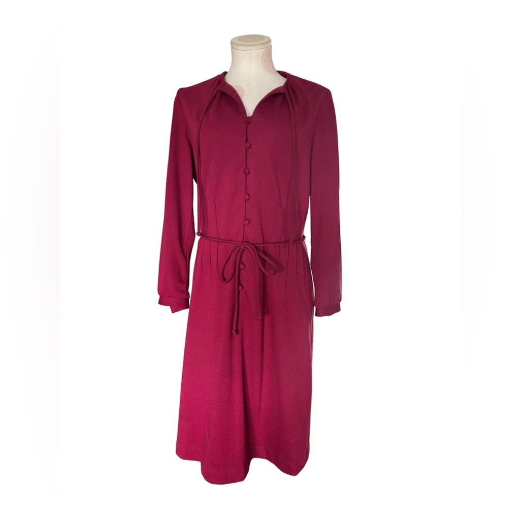 Vintage Romantic Feminine Cottagecore Aesthetic – Magenta Button Front Dress – M