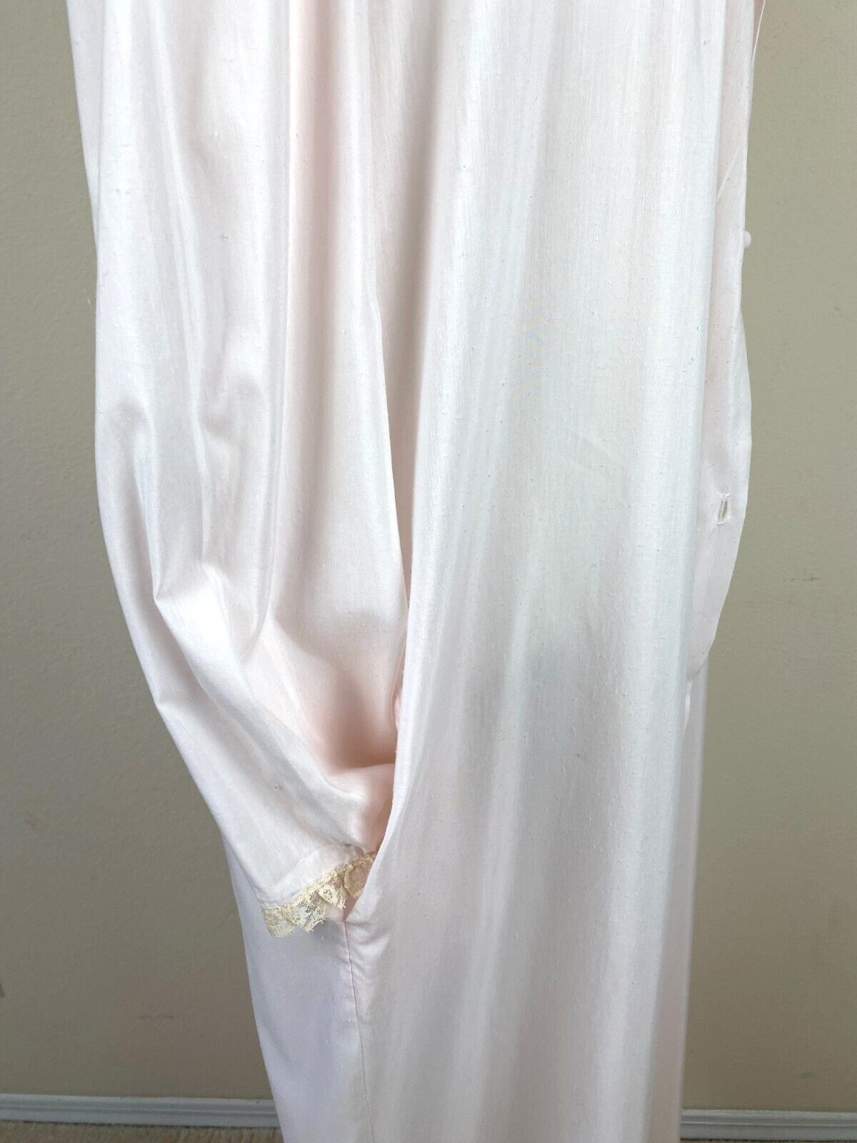 VTG Barbizon Intimate Long Robe S Pink Lace Embroidery Classic High Neckline 70s