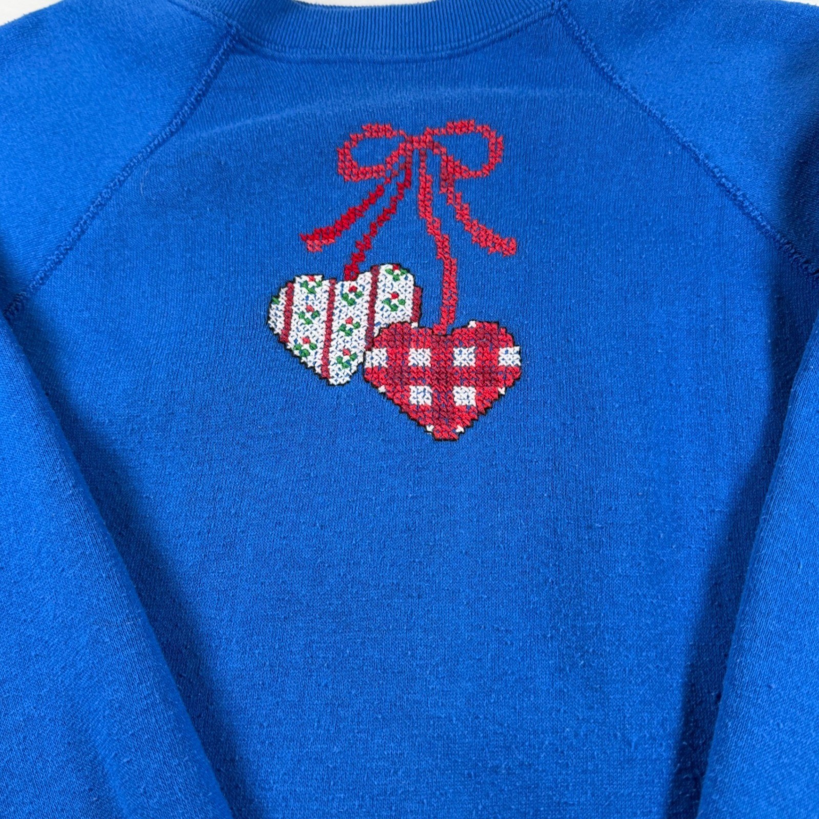 True Vintage Grandma Royal Blue Heart Cross Stitch Sweatshirt Large Raglan