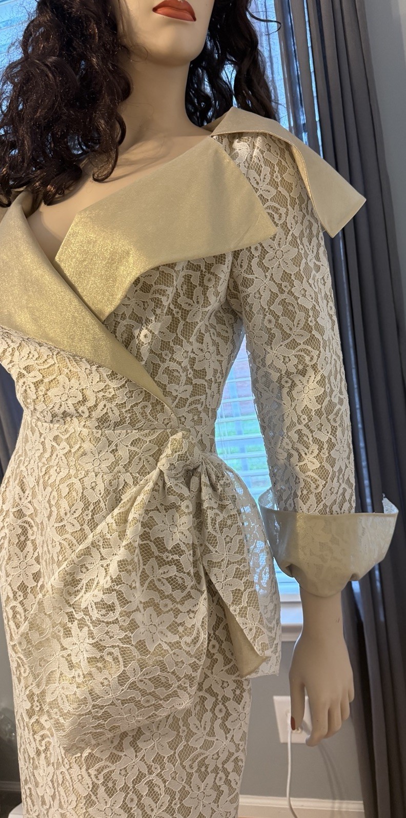 Vintage Pilar Rossi Lace & Metallic Gold Dress Saks Fifth Avenue 90s M USA
