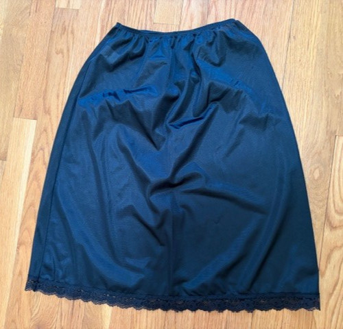 Vintage Deena 100% Nylon Black 24.5″ 1/2 slip, size S, Lace hem