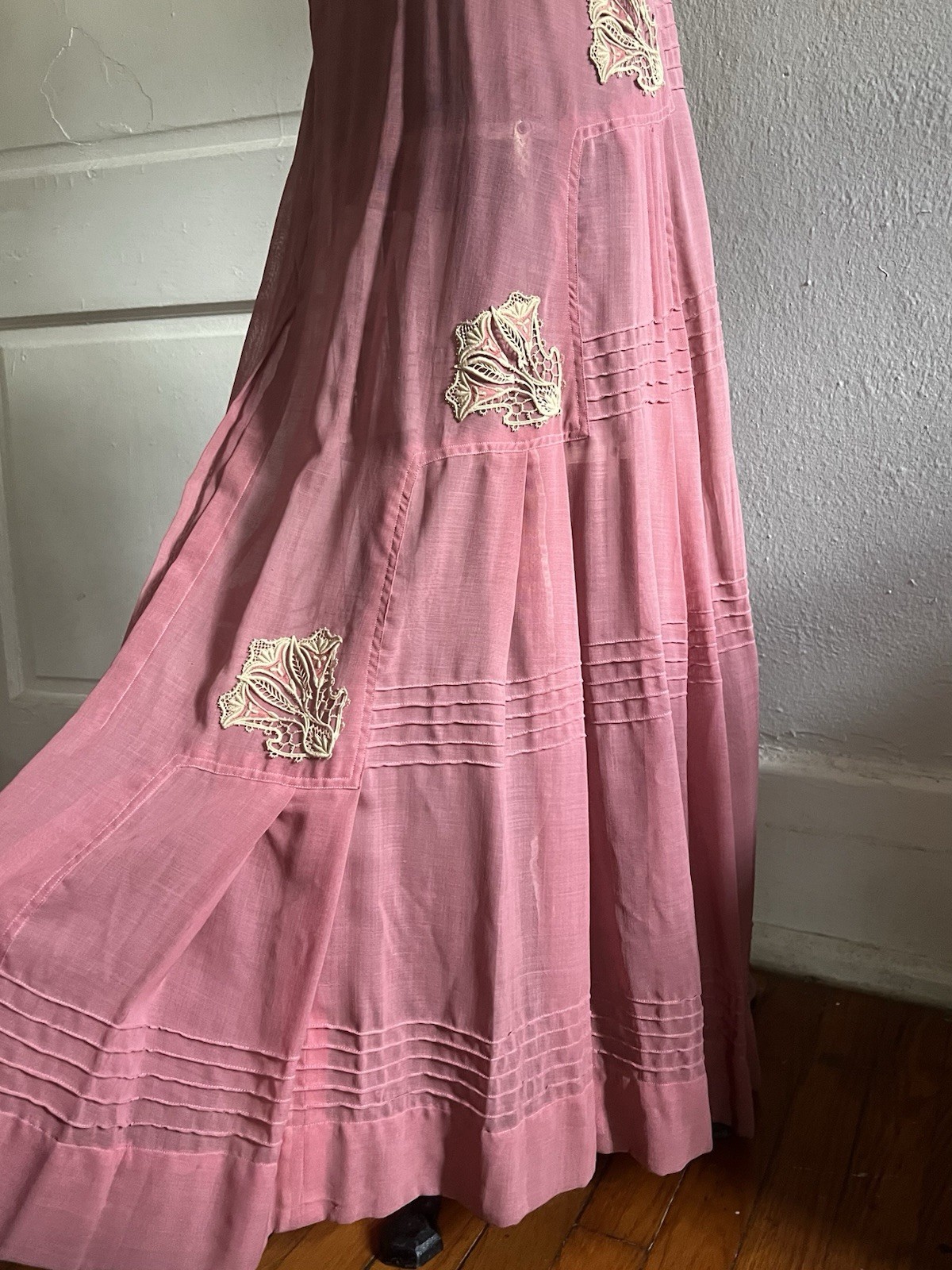 Antique Late Victorian/Early Edwardian Dusty Rose Pink Trained Skirt w/ Crochet