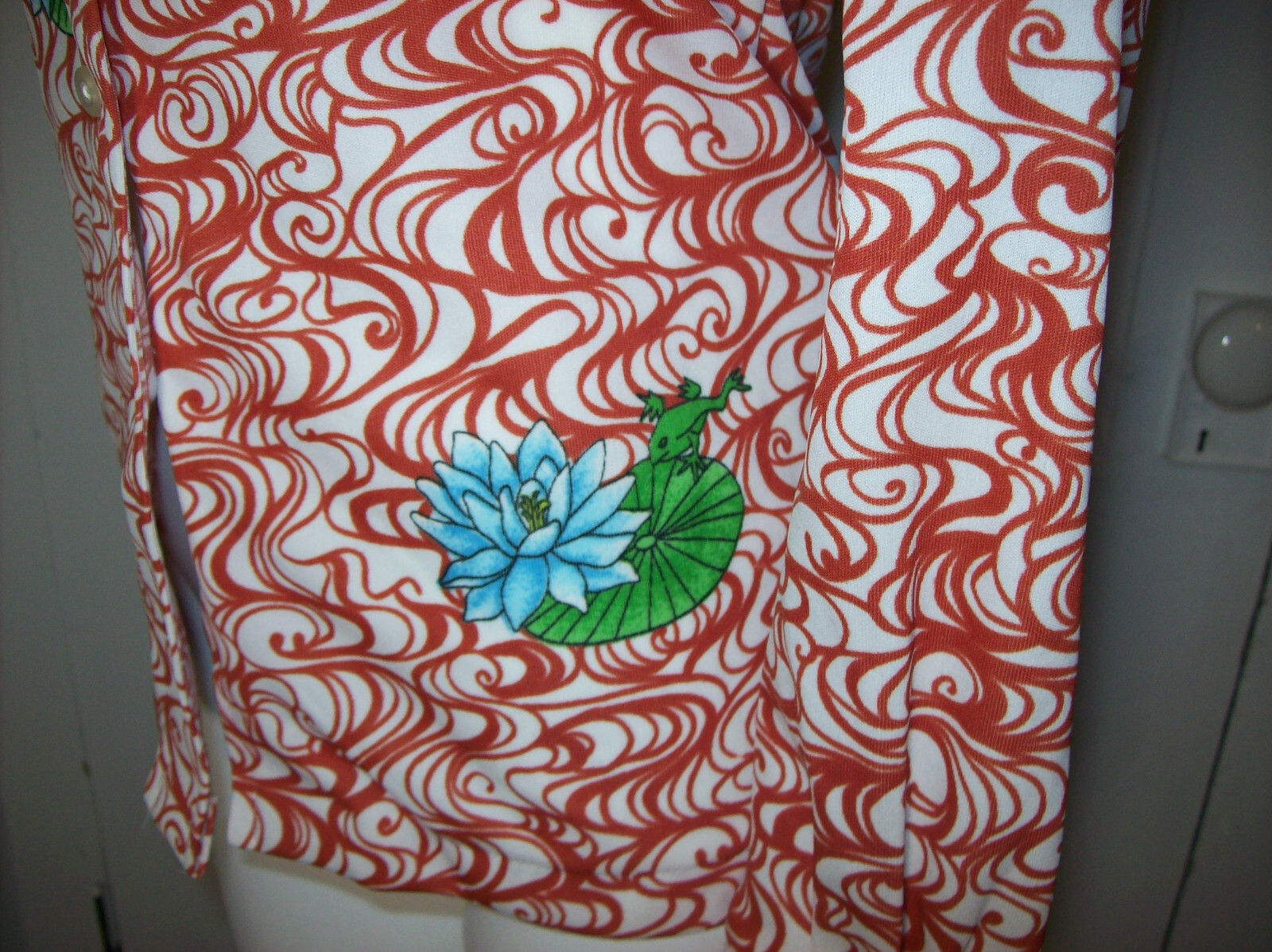 Vintage Womens 1970s Pointed Collar Long Sleeve, FROGS, SWAN, LILLY PADS