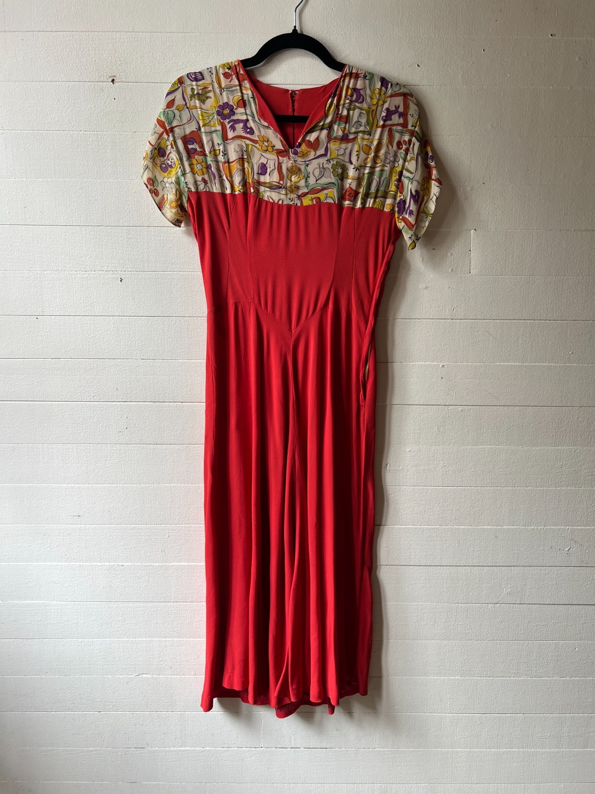 Vintage 1940s Red Pattern Dress – 34x26x45 AR FL