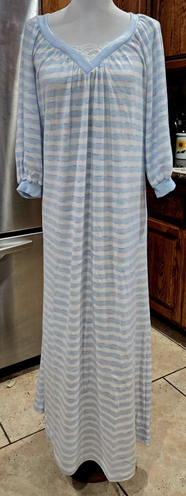 1980s DONNA RICHARD GILLIGAN & O’MALLEY Striped Polyester Acrylic Nightgown Sz M