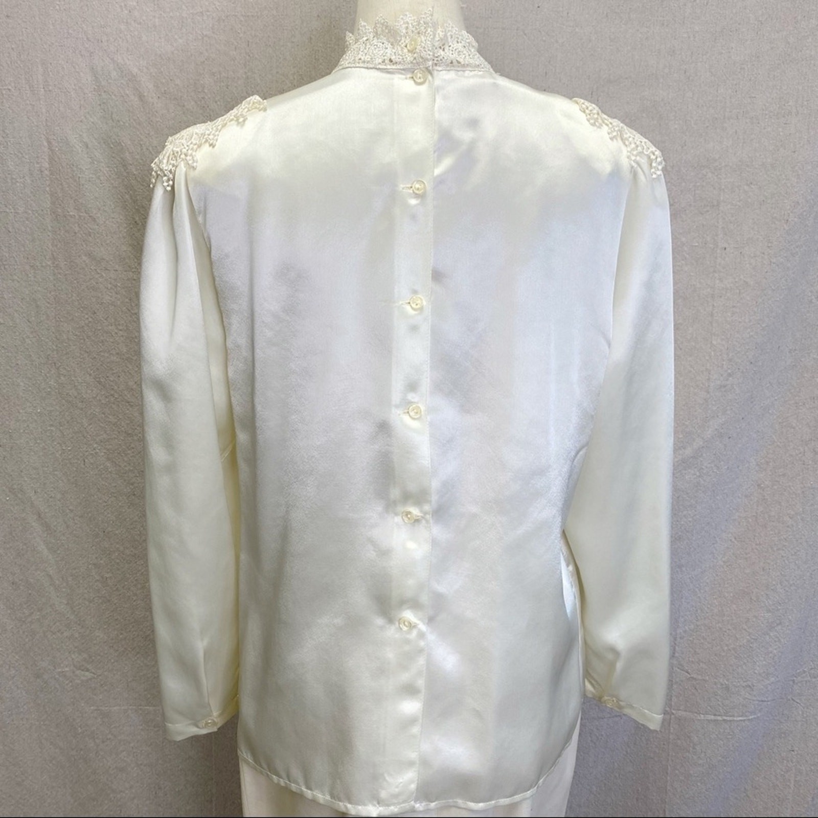 Vintage 90’s Worthington ivory/off white blouse/pencil skirt set Size 12