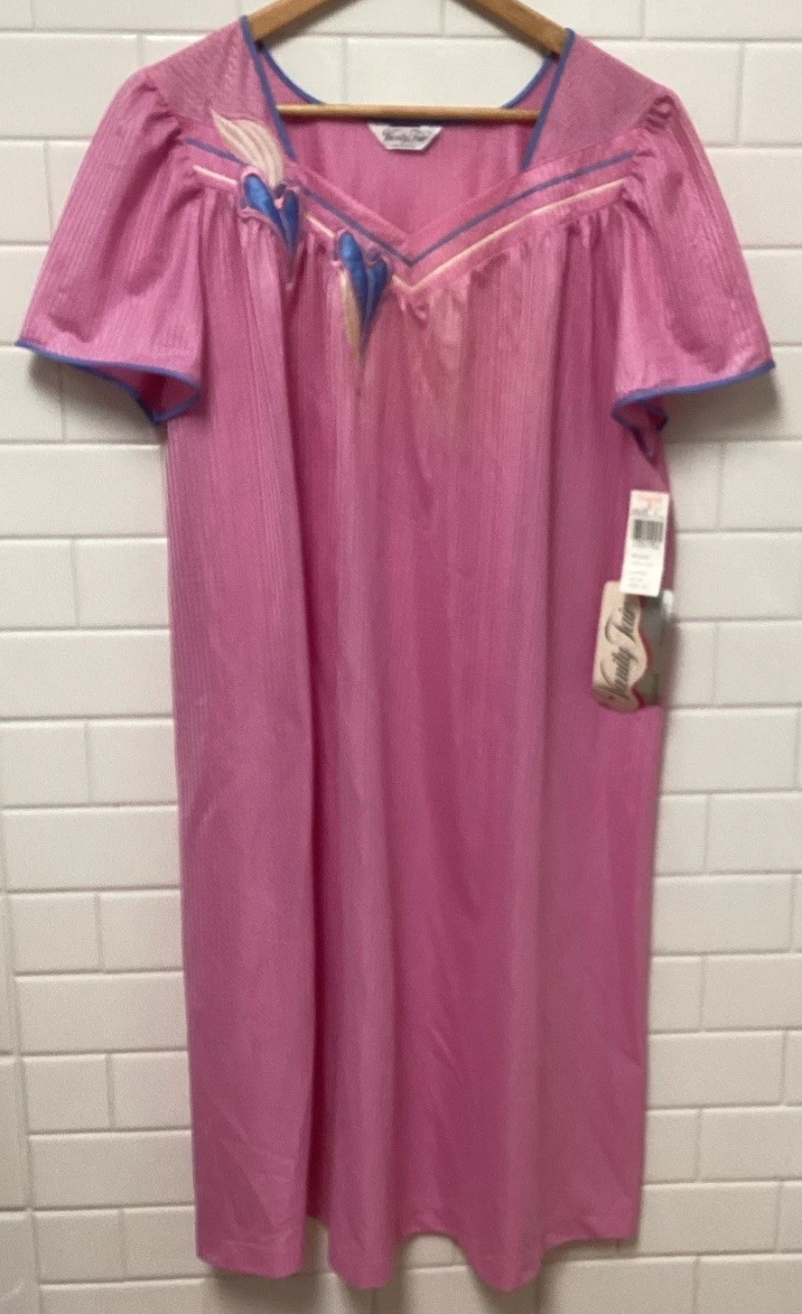 Vintage Vanity Fair Nightgown L Rose Pink Antron III Nylon Chevron Pleated USA