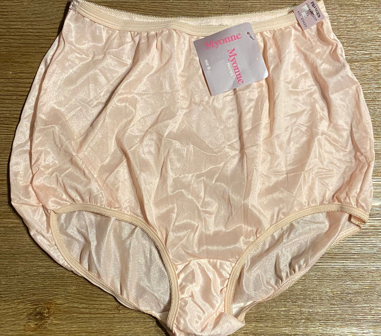 MYONNE VTG PANTIES – NWT NYLON SIZE 9 (44-45 HIPS) Granny Panties Style Peach