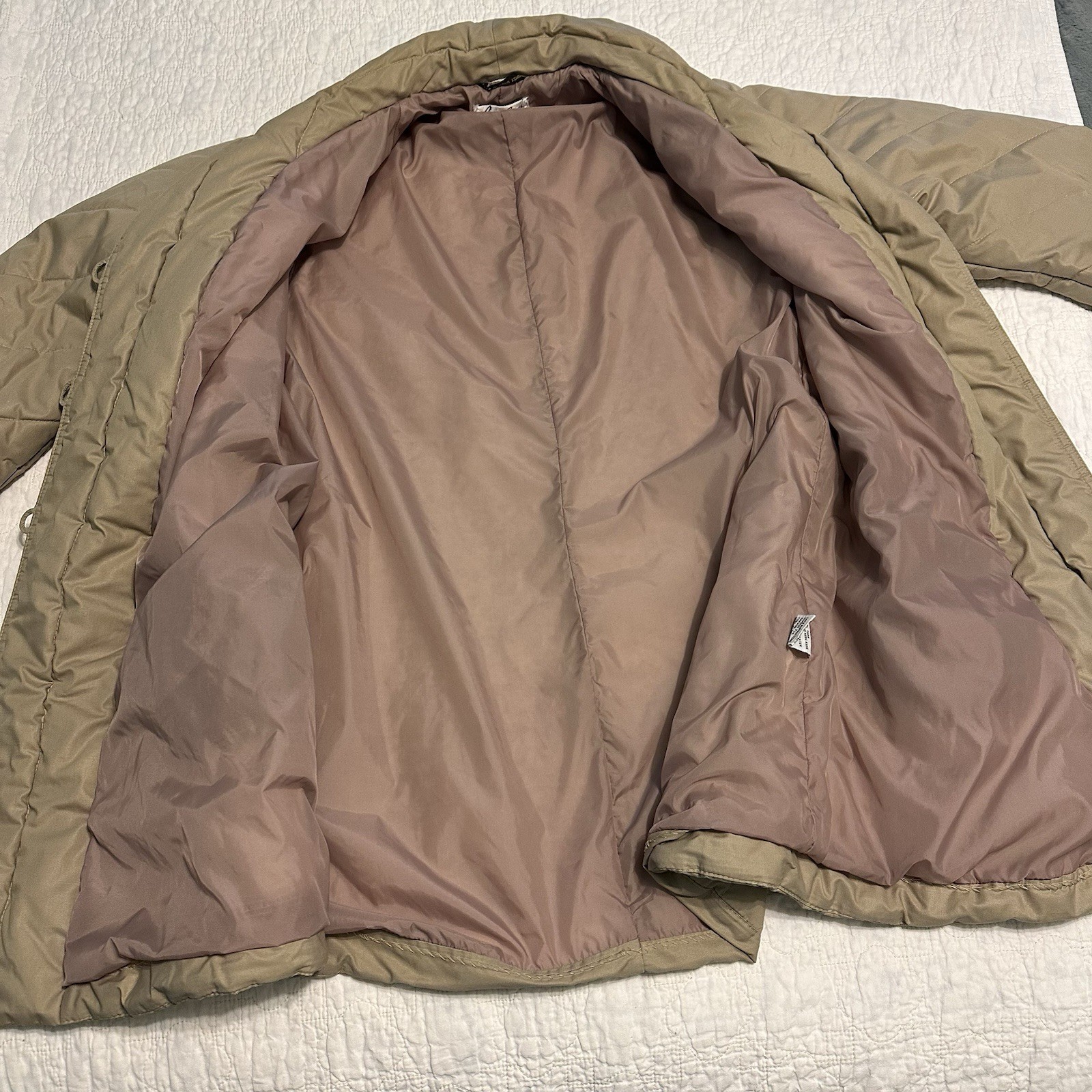 Bromleigh Vintage Women’s Beige Quilted Button Lined Coat Size Large XL Preowned
