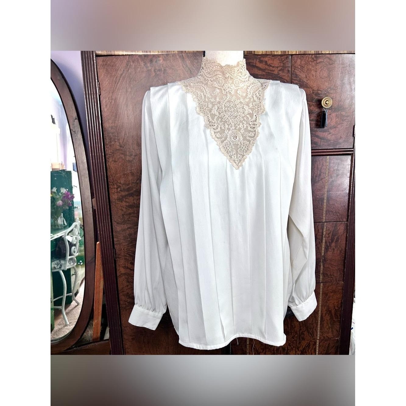 Vintage La Chime Classic By Galinda Wang Cream Blouse with Tan Lace Victorian 8