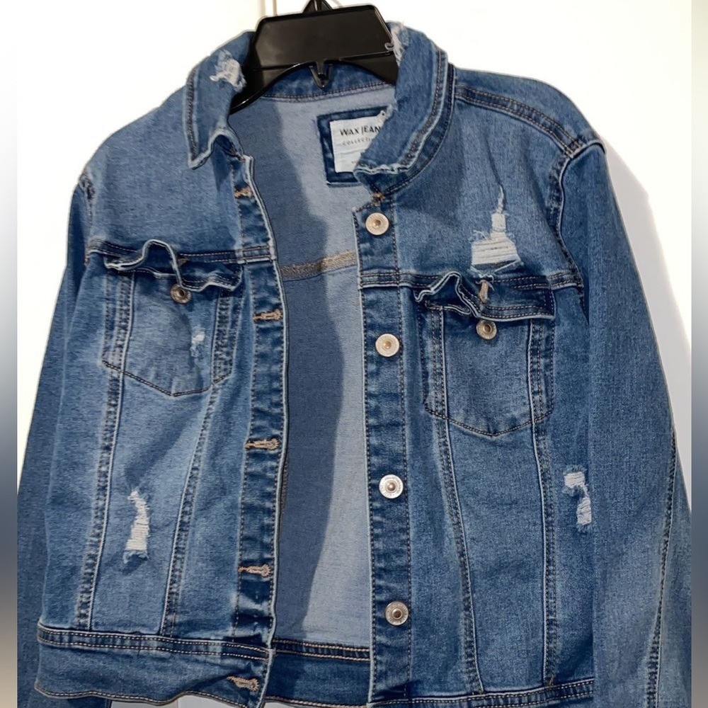 Jean Distressed Blue Denim Jacket Size Medium Classic Western Pocket NWOT Basics