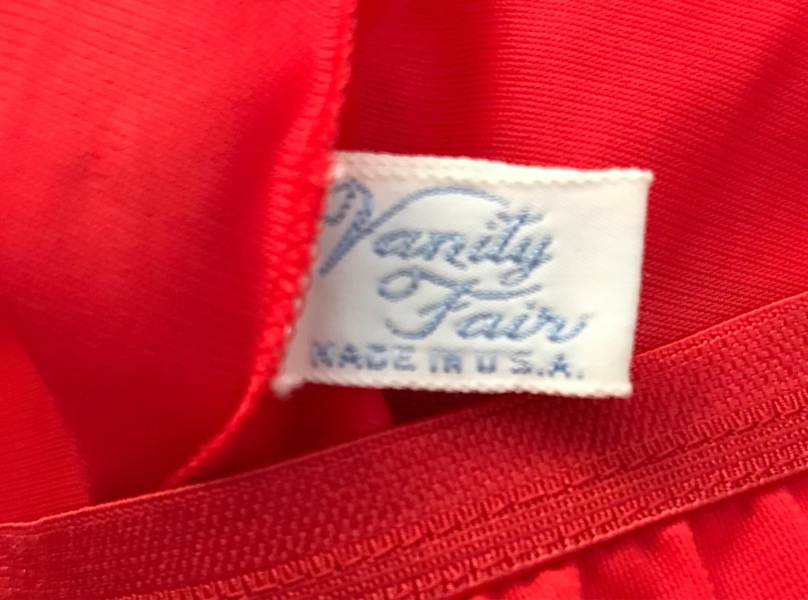 VINTAGE Sz Small 1960’s VANITY FAIR Tricot Nylon CORAL HALF SLIP ~ PILLOW TAB
