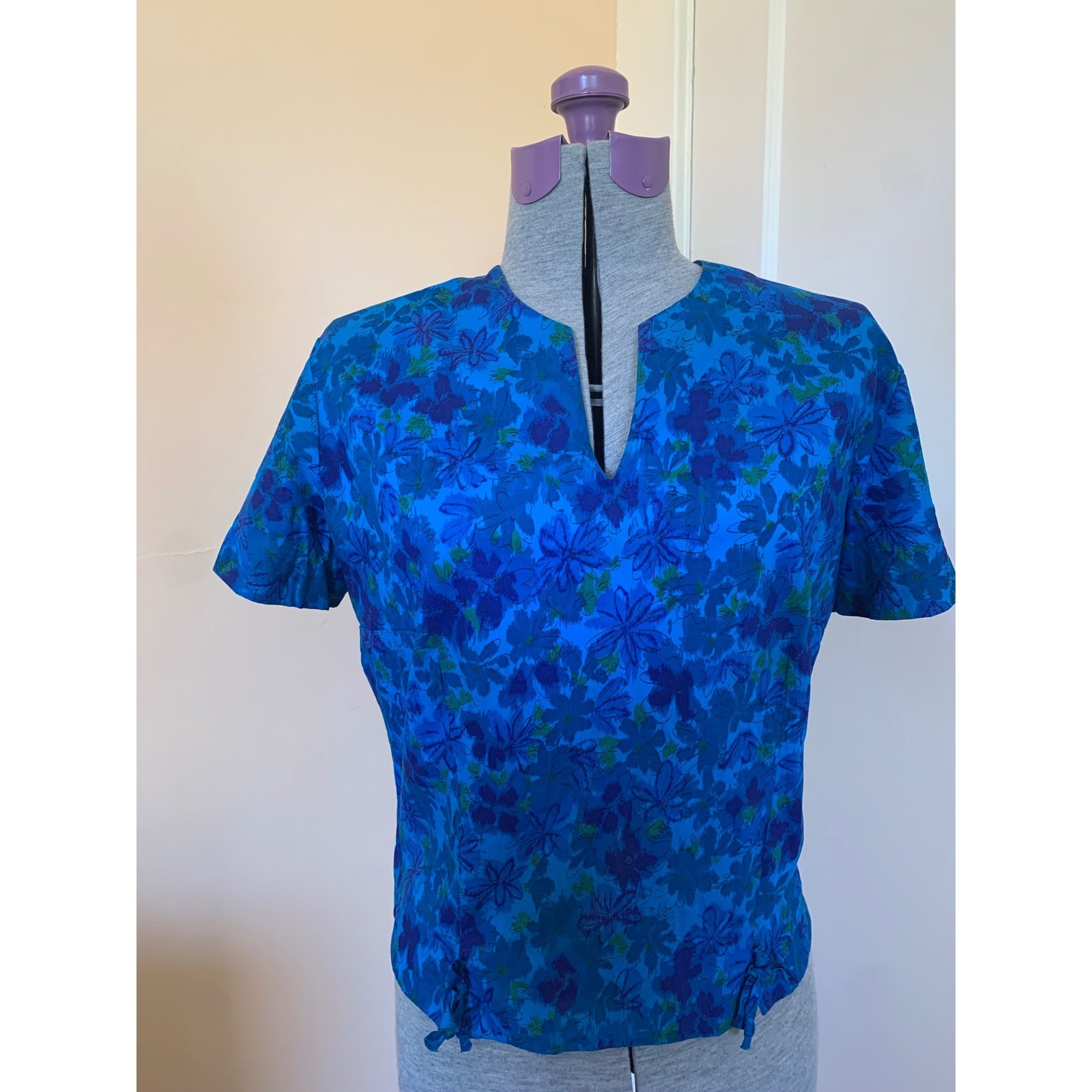 Rhoda Lee Vintage 50s Blue Floral Short Sleeve Button Back Blouse Top
