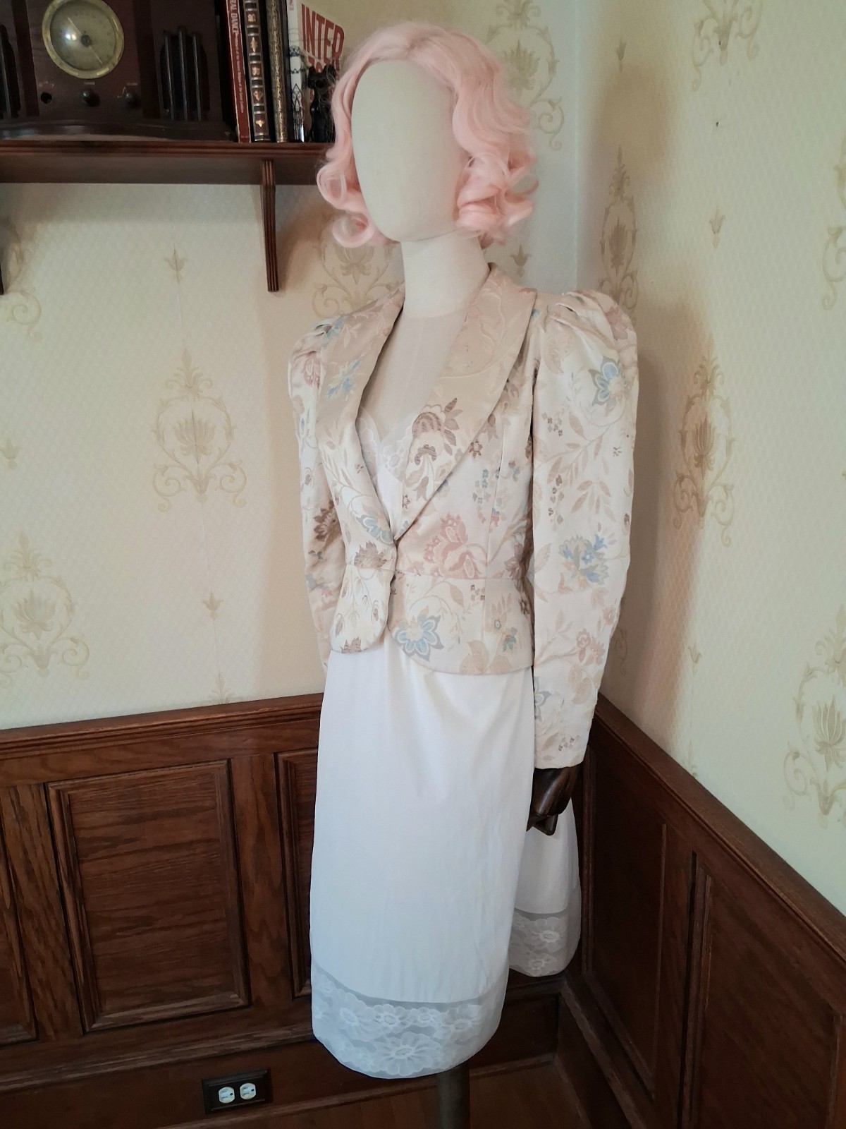 Vintage 1970s Vanity Fair White Lacy Romantic Cottagecore Coquette Slip Dress