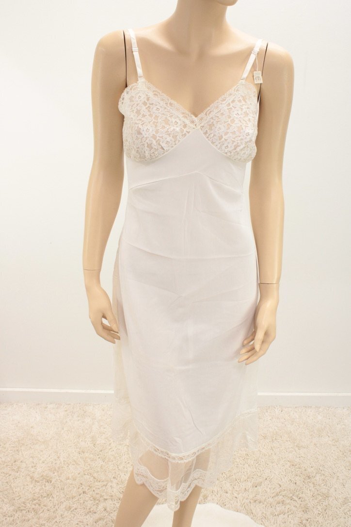 Vintage New M’lle Smart Full Slip size 32 34 White Nylon Flounce Lace Trim NWT