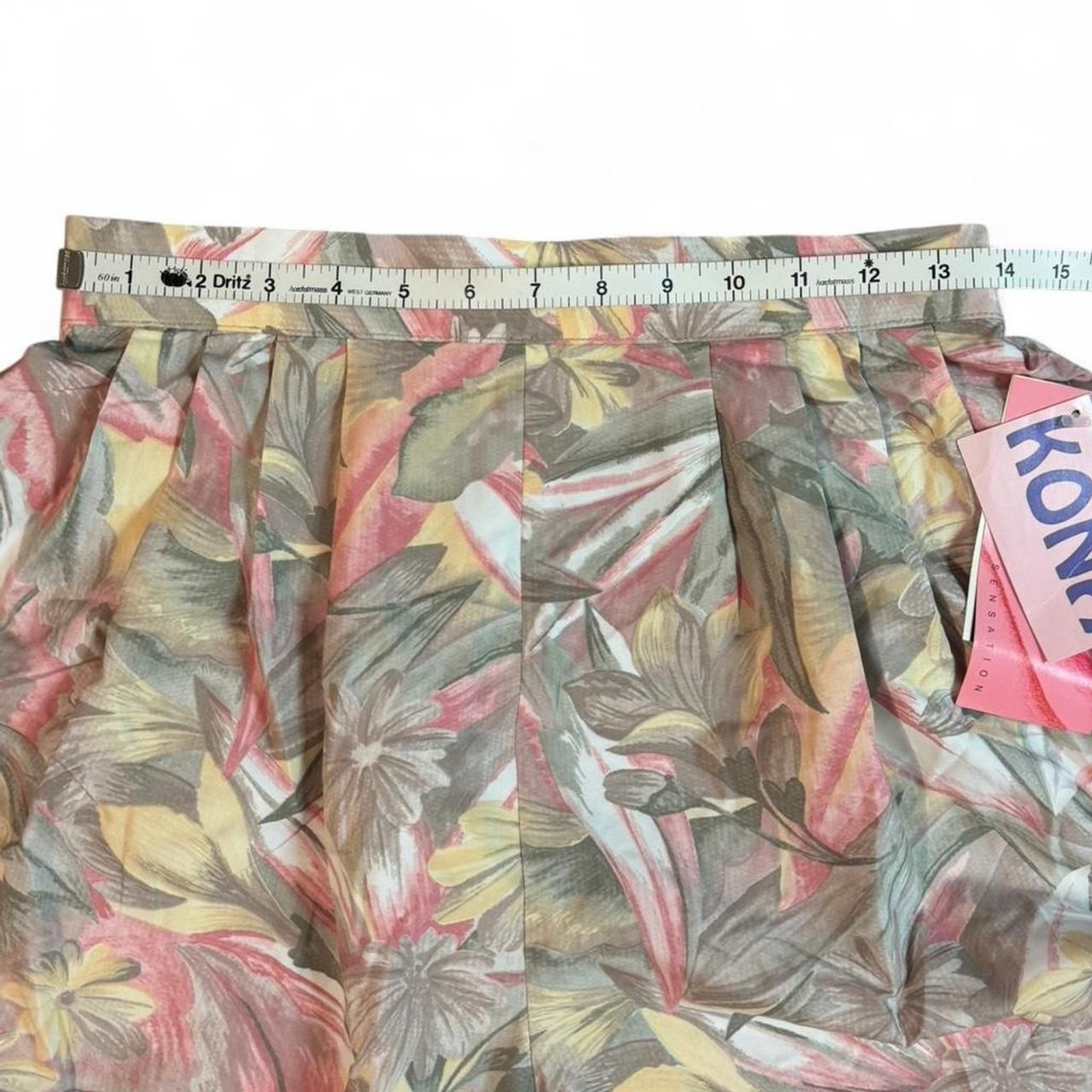 Vintage NWT Southern Lady Floral Kona Print Pleated Trouser Shorts Size 11/12