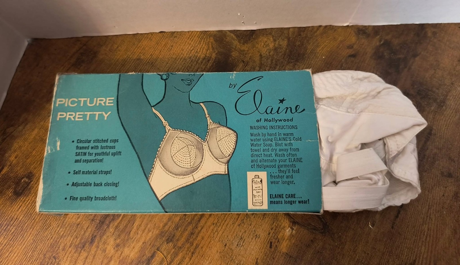VINTAGE „PICTURE PRETTY” BRA BY ELAINE OF HOLLYWOOD – 34C