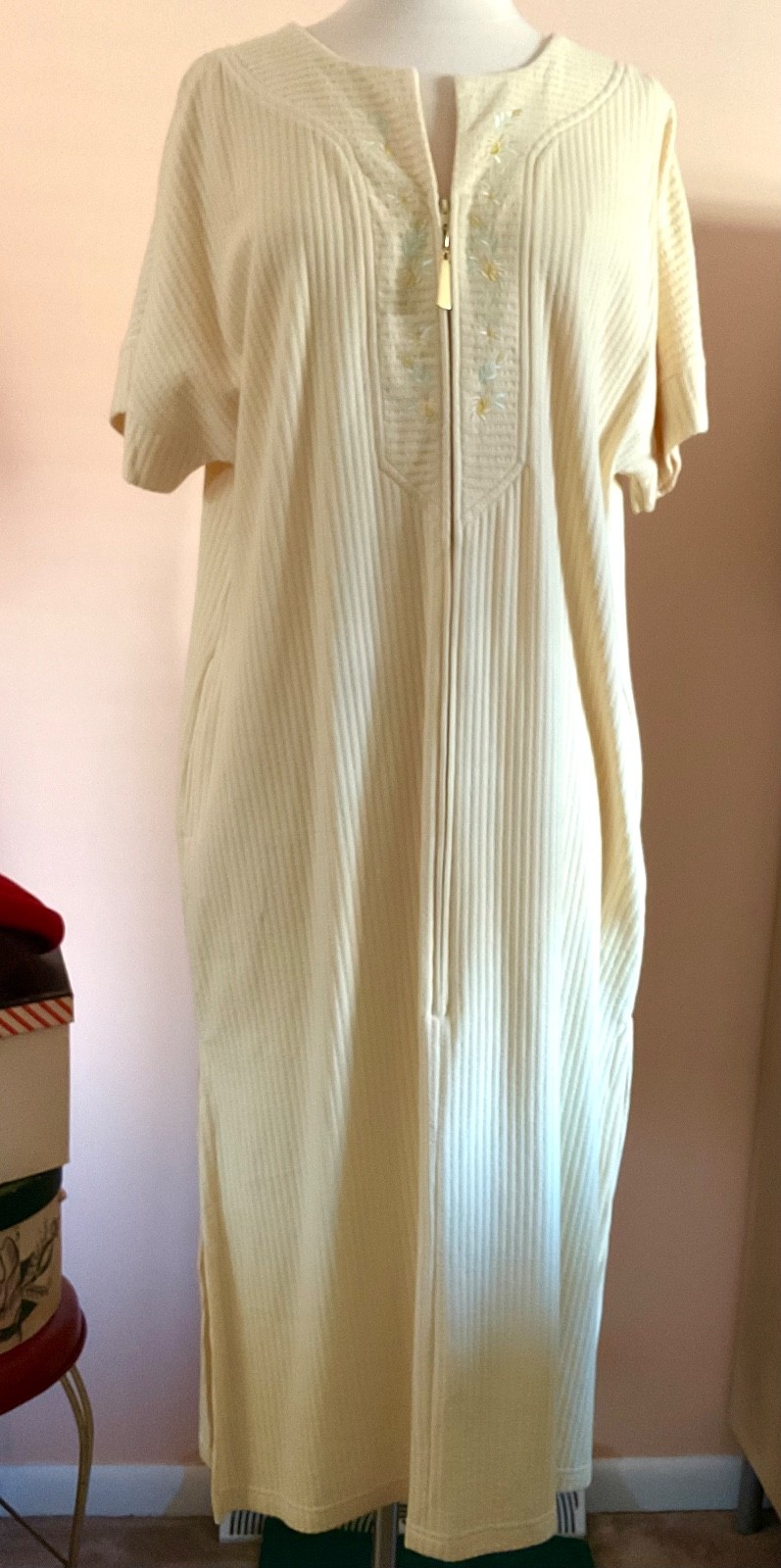 VTG VANITY FAIR SZ S LIGHT WEIGHT COTTON POLY YELLOW BTK ROBE EXC MINT COND