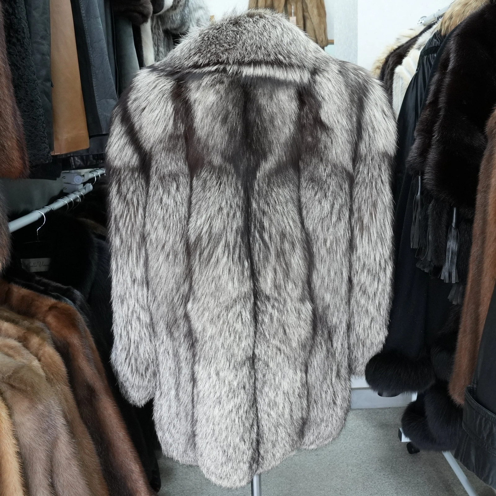 SAGA ROYAL FOX Silver Fox Coat – Genuine Vintage Fur From Japan