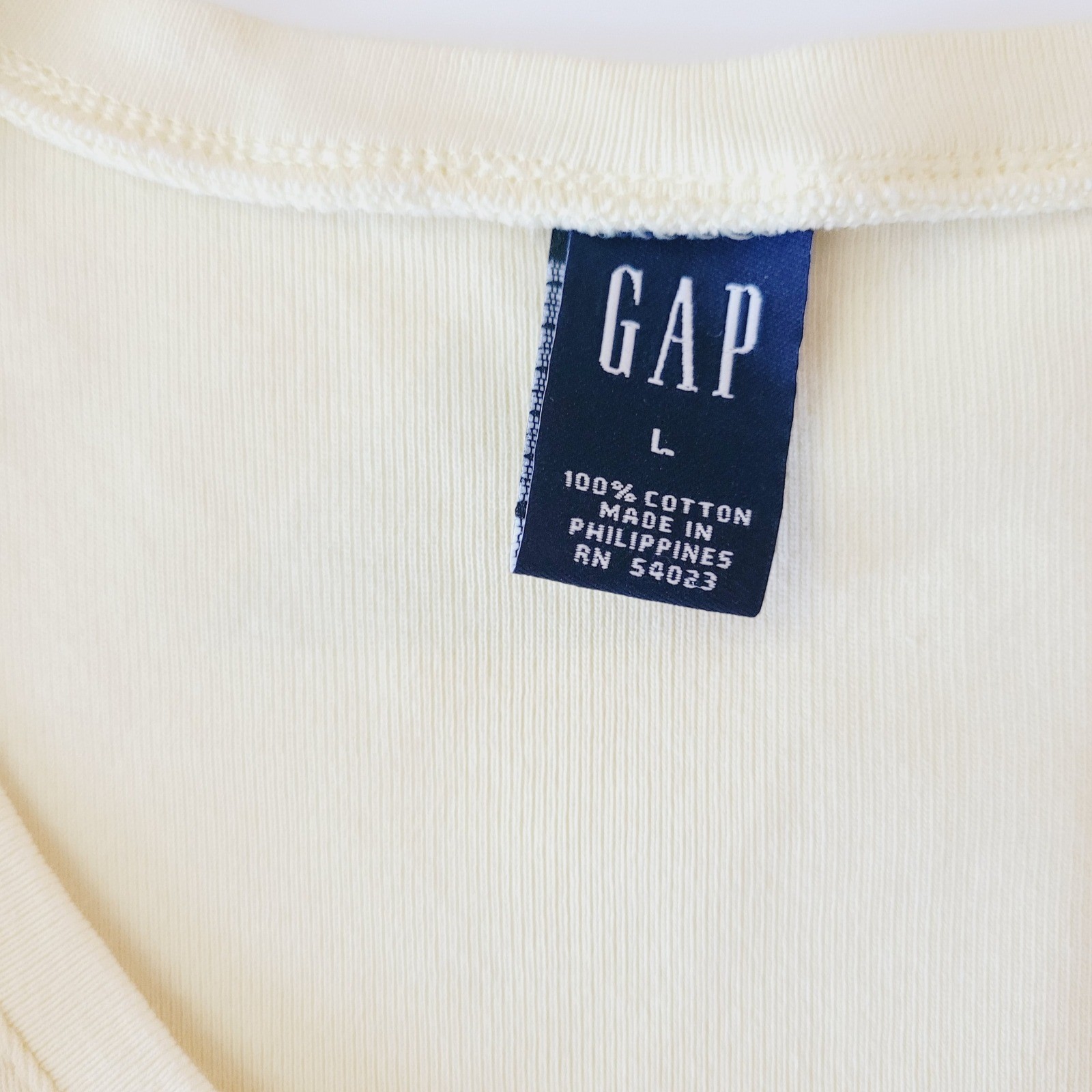 Vintage Gap Butter Yellow V-Neck T-Shirt, Women’s Large L, Cotton Y2K Minimalist