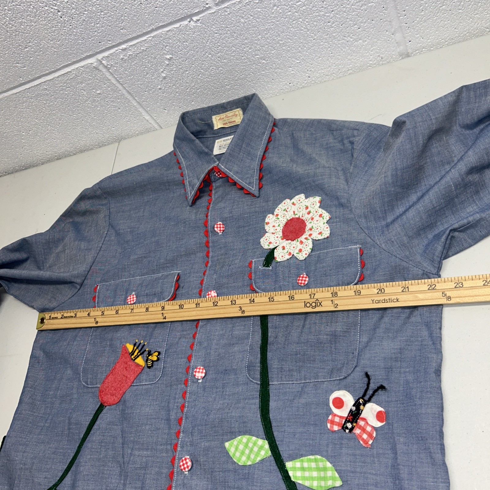 VTG Chambray Hand Embroidered Shirt Blue Floral Bee Holly Hobby Big Mac Med E4
