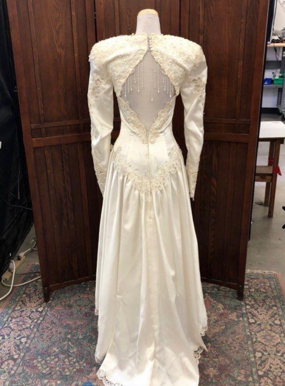 Vintage Wedding Dress | Keyhole Back | Dangling Pearl Trim | Fairy | Cottagecore