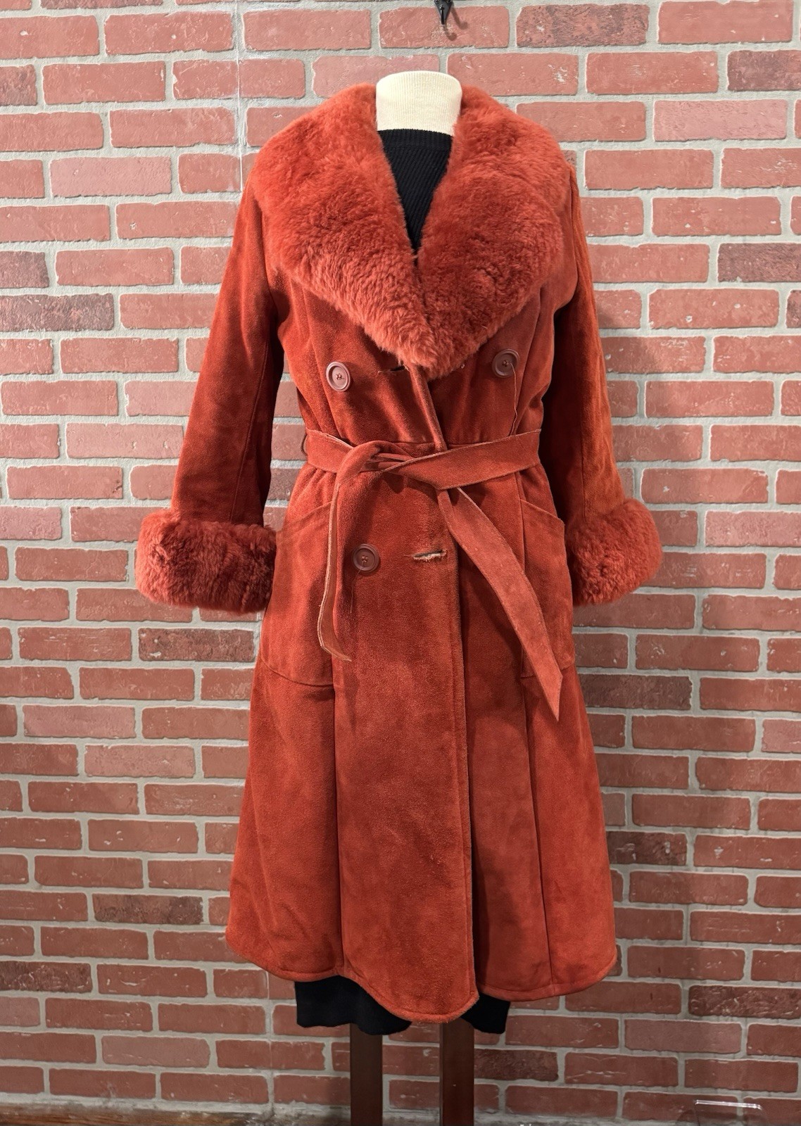 Vtg 70’s Woman’s Rust Suede Distressed Boho Shearling Mid Length Coat XS