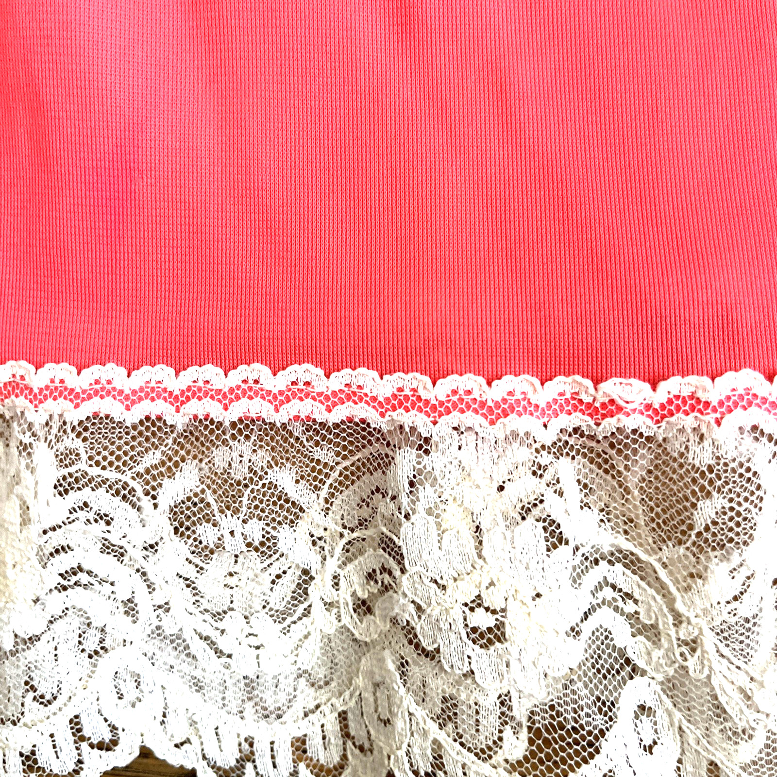 Vintage 90s Rococo Lingerie Coral Lace Nylon Slip Canada Women’s M