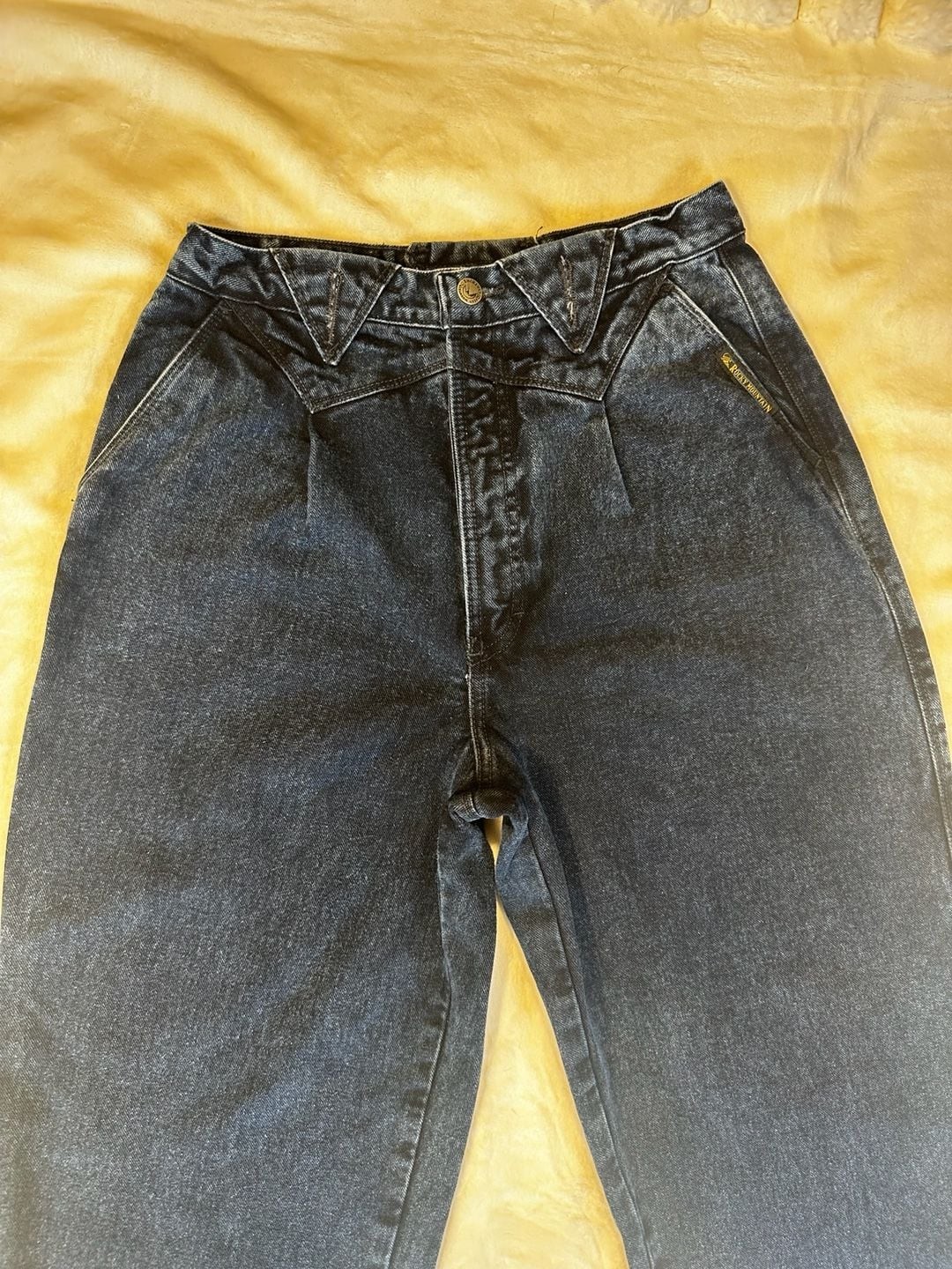 13/32 Vintage Rocky Mountain Clothing High Waisted Western V-Yoke Jeans