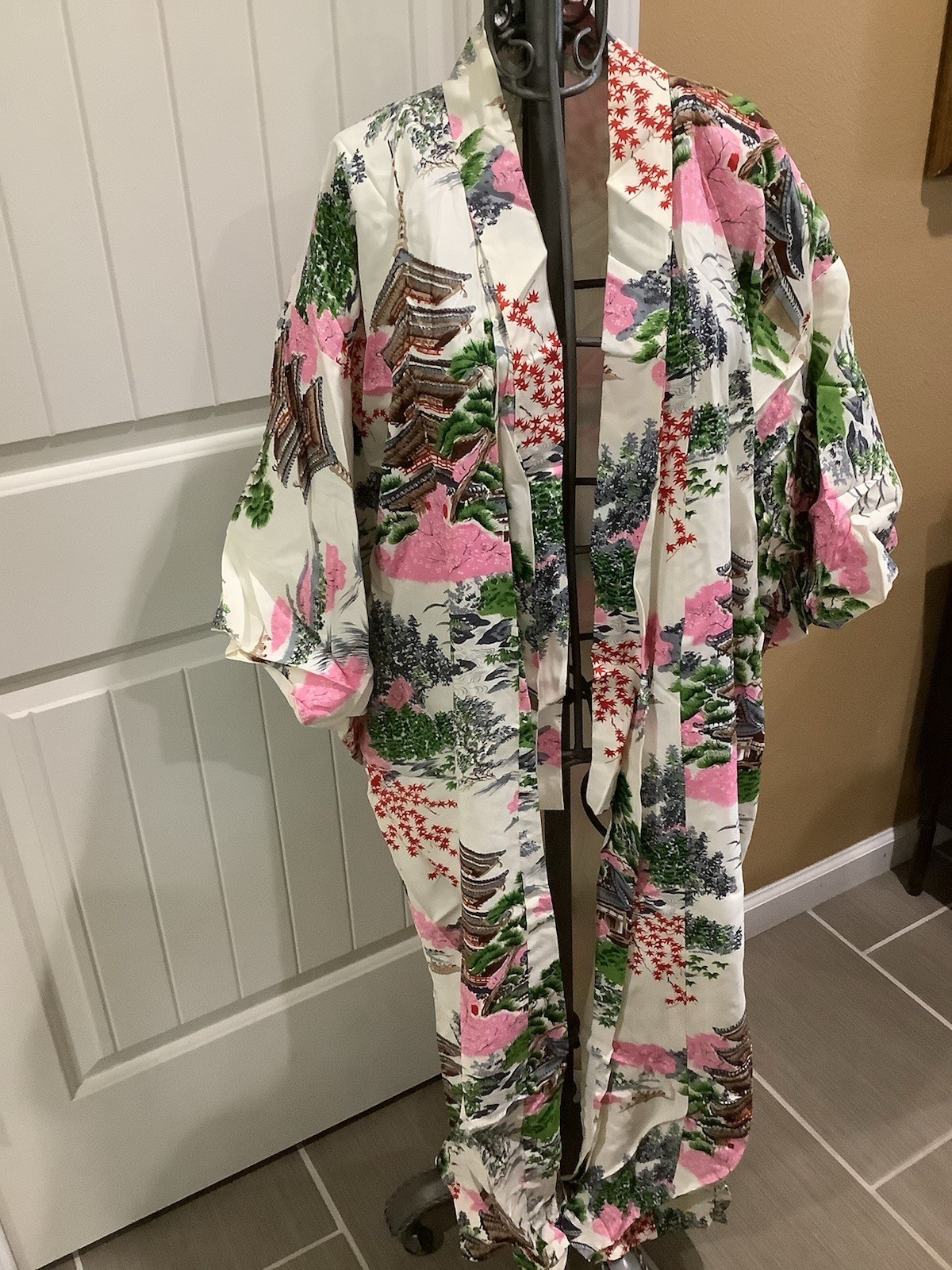 VTG CROWN SILK BLEND CREAM MULTI KIMONO w/BELT one Size