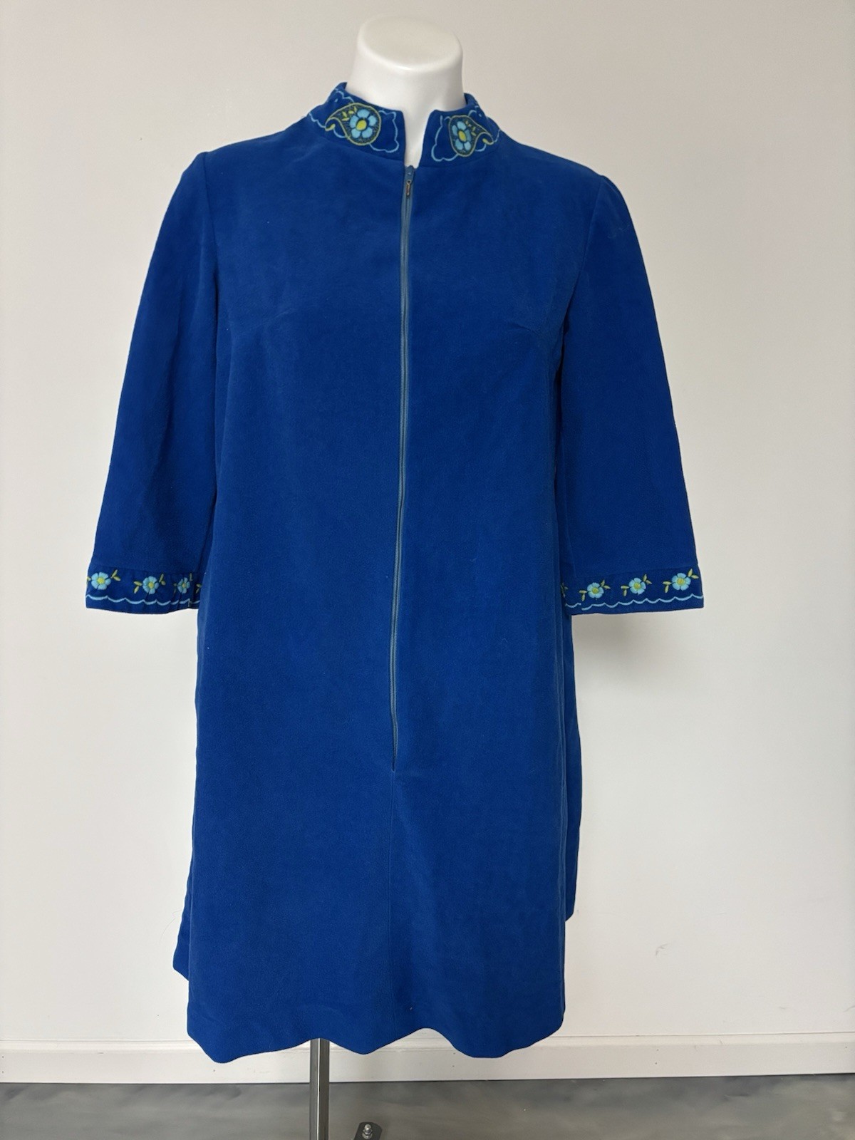 Lisanne vintage Loungewear royal blue zip-front housecoat Fits Women’s M/l Grea