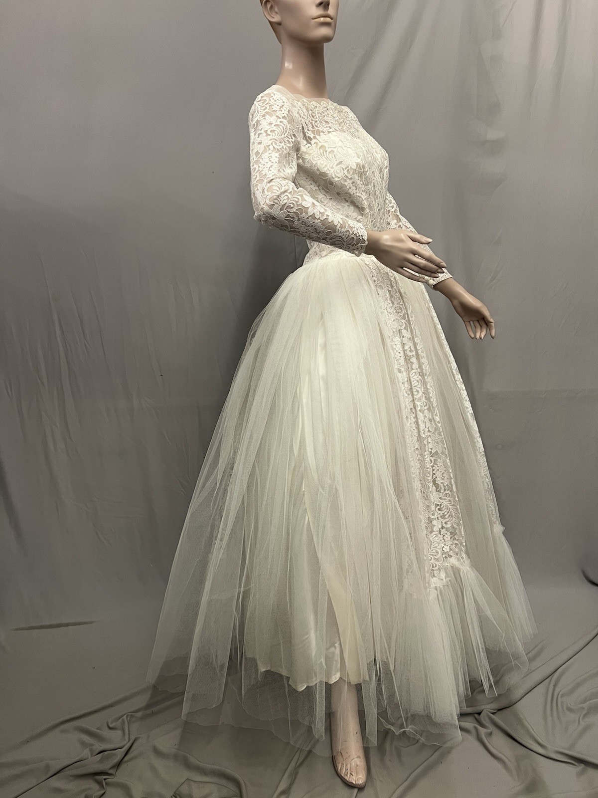 Romantic 1950’s Taffeta, Tulle & Lace Wedding Gown.