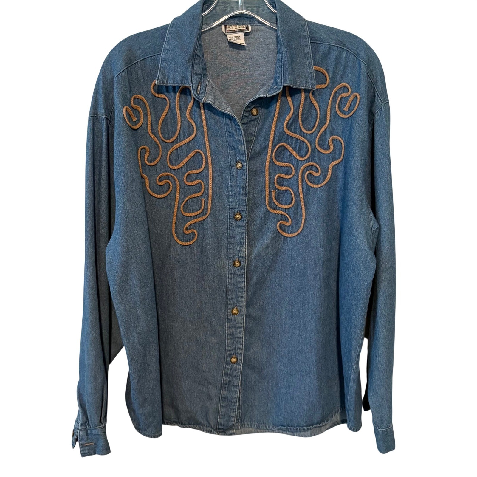 62 East Women’s Vintage Blue Chambray Western Button Front Shirt in Size L