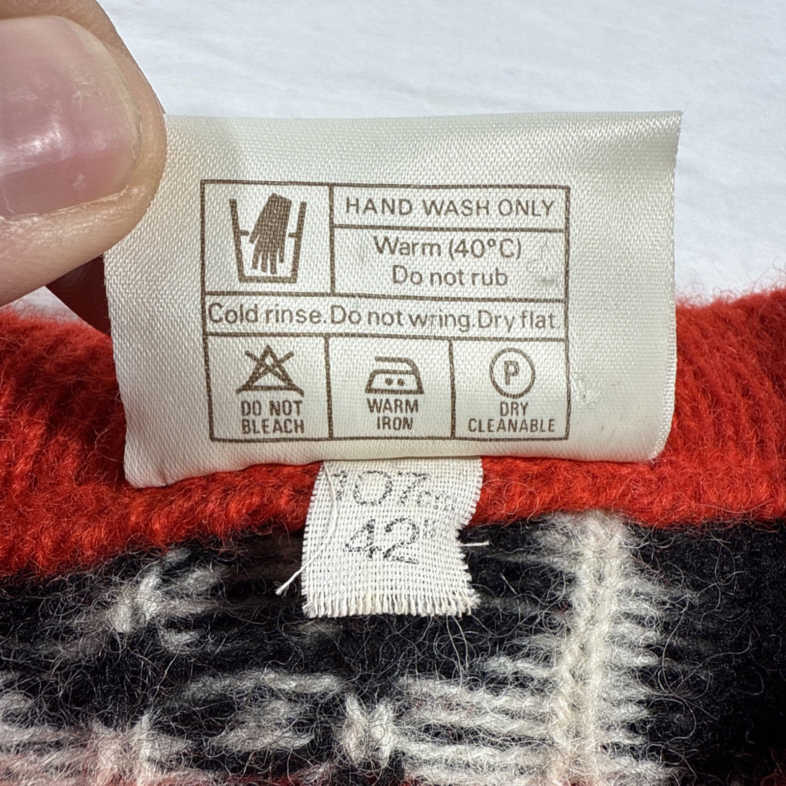 Vintage 1970s 100% Pure New Wool Knit Pics Panda Print Knit Sweater 42