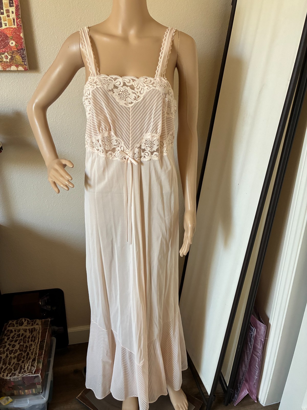 vtg Lorraine Peignor peach set M nightgown NOS robe