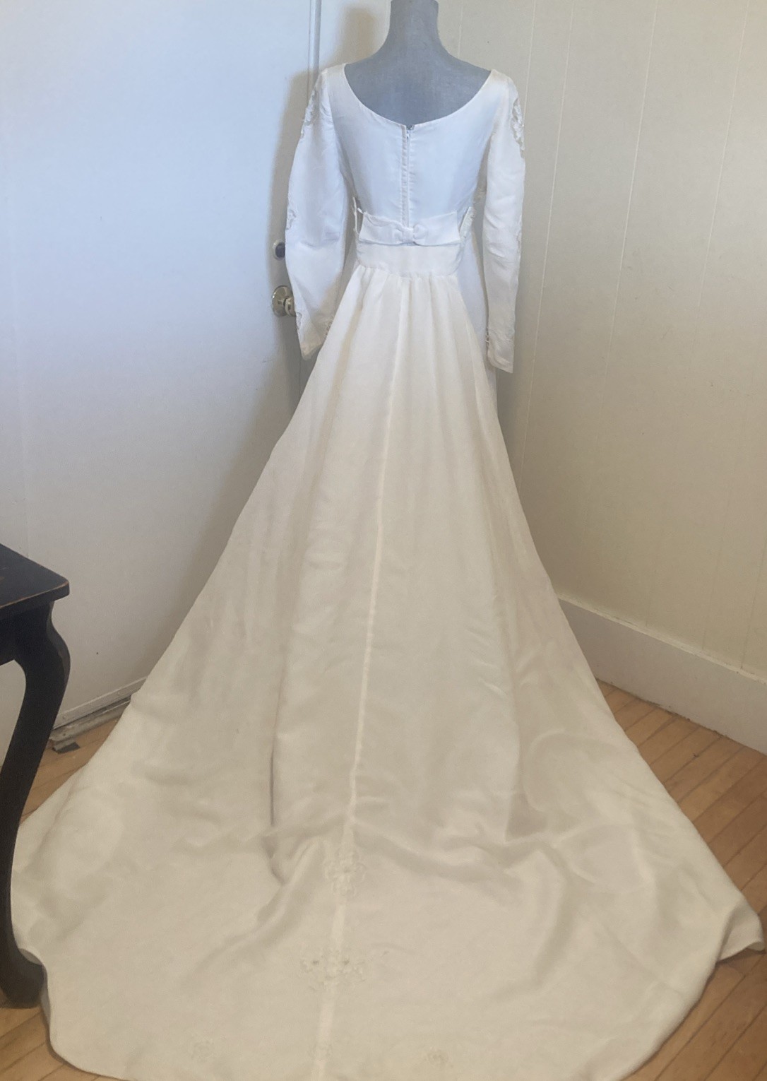 Vintage Custom Handmade Wedding Dress w/ Train & Veil – 1960s
