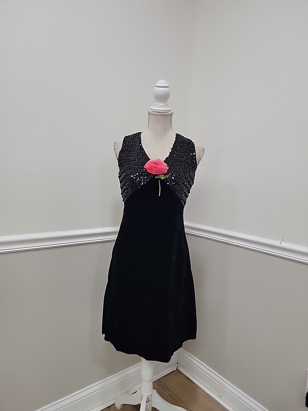 VTG 60s The Kollection Ltd Black Velvet Evening Gown – Sequin Bodice,Mod GoGo