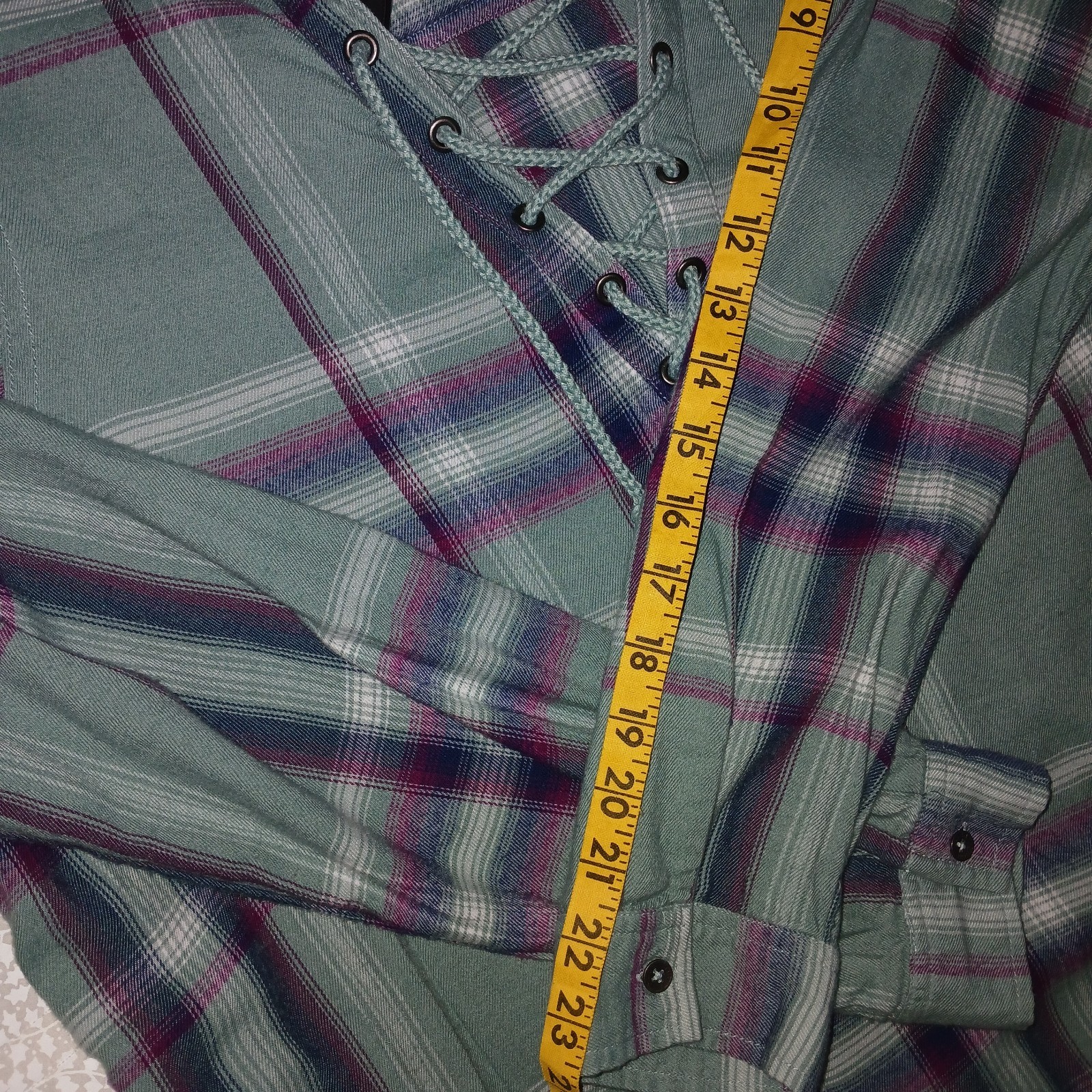 Mudd VTG Flannel Sz. XL Womens Tie Up V Neck Green Plum Plaid Soft Hippie Shirt