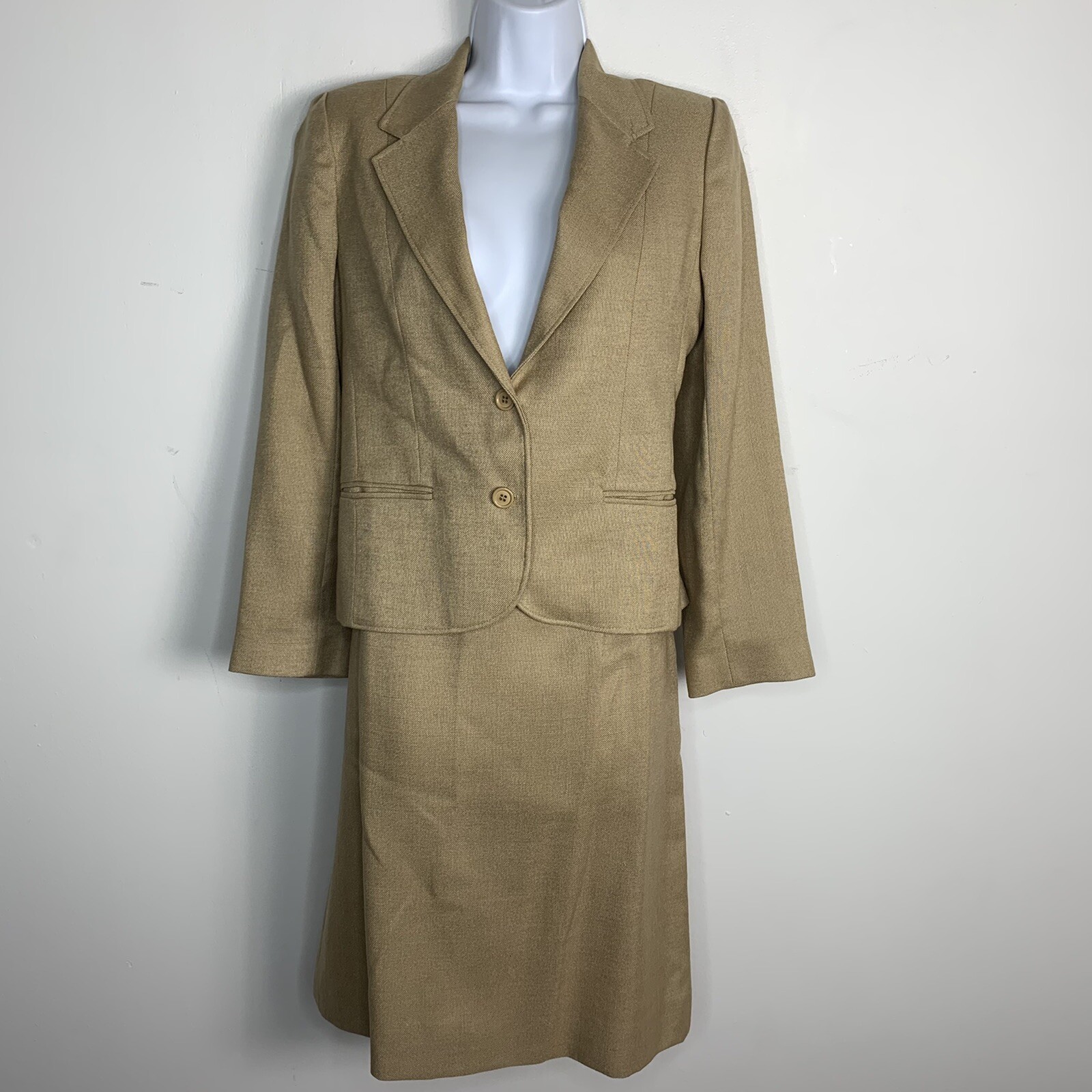 Larry Levine Womens Skirt Suit sz 10 Tan Blazer Pencil Classic Workwear VINTAGE