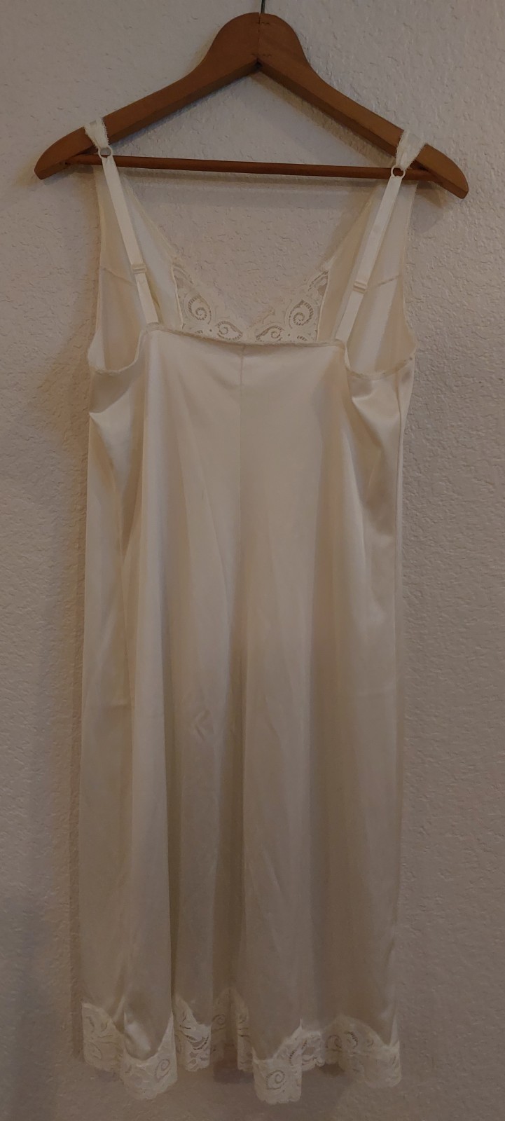 VINTAGE BALI Sexy SILKY Full Dress SLIP Satin Size 36 LACE Ivory