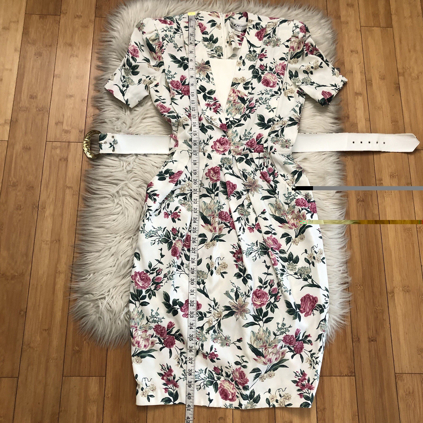 Vintage 70s 80s S.L. Petites Floral Chelsea Belted Short Sleeves White Dress 8